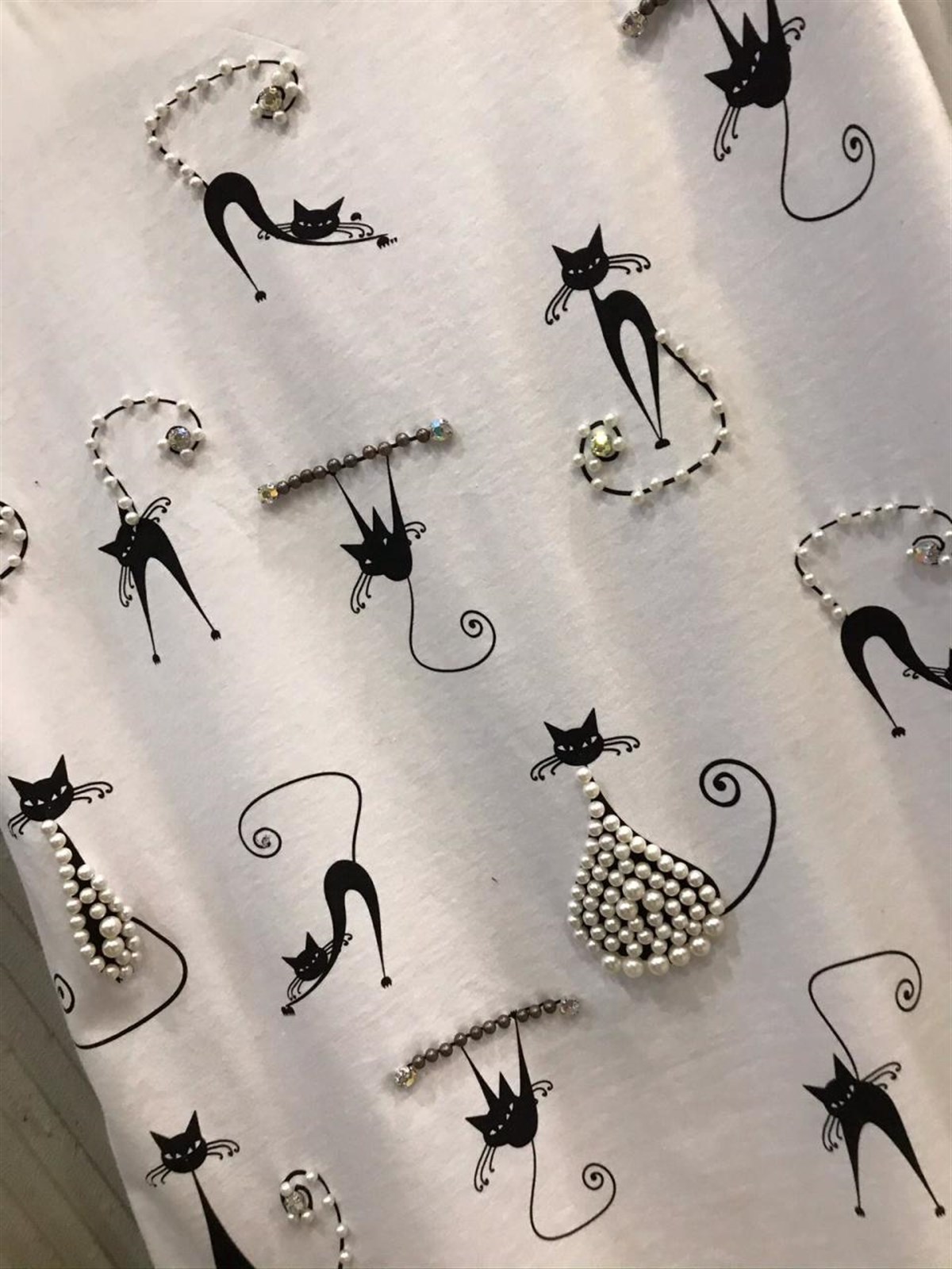 Kedi Baskılı Özel İnci Taş İşçilikli Tshirt (BEYAZ & SİYAH)