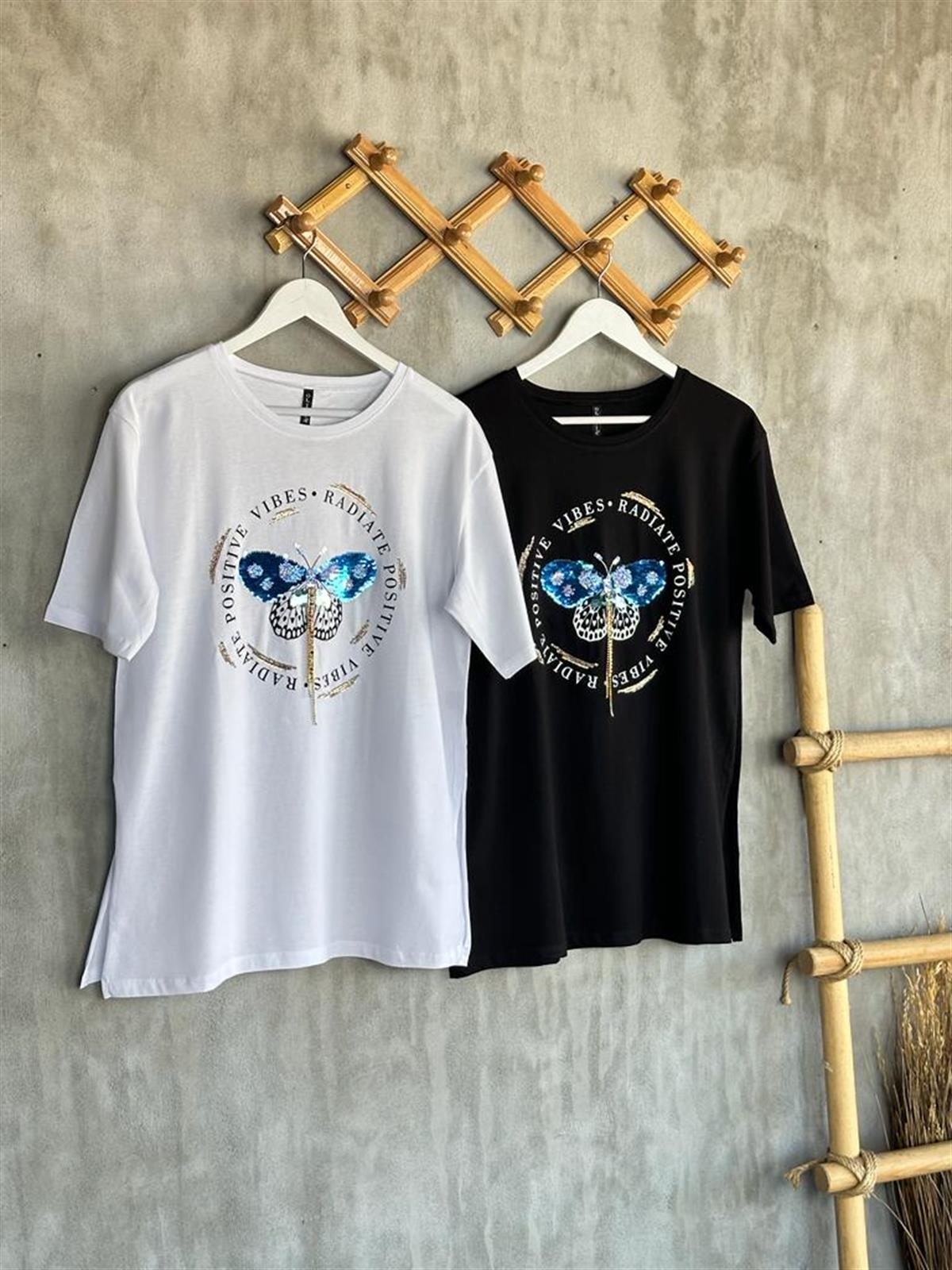 Kelebek Desenli Pul Payet İşlemeli Zincir Salkımlı Yırtmaçlı Tişört (Siyah)