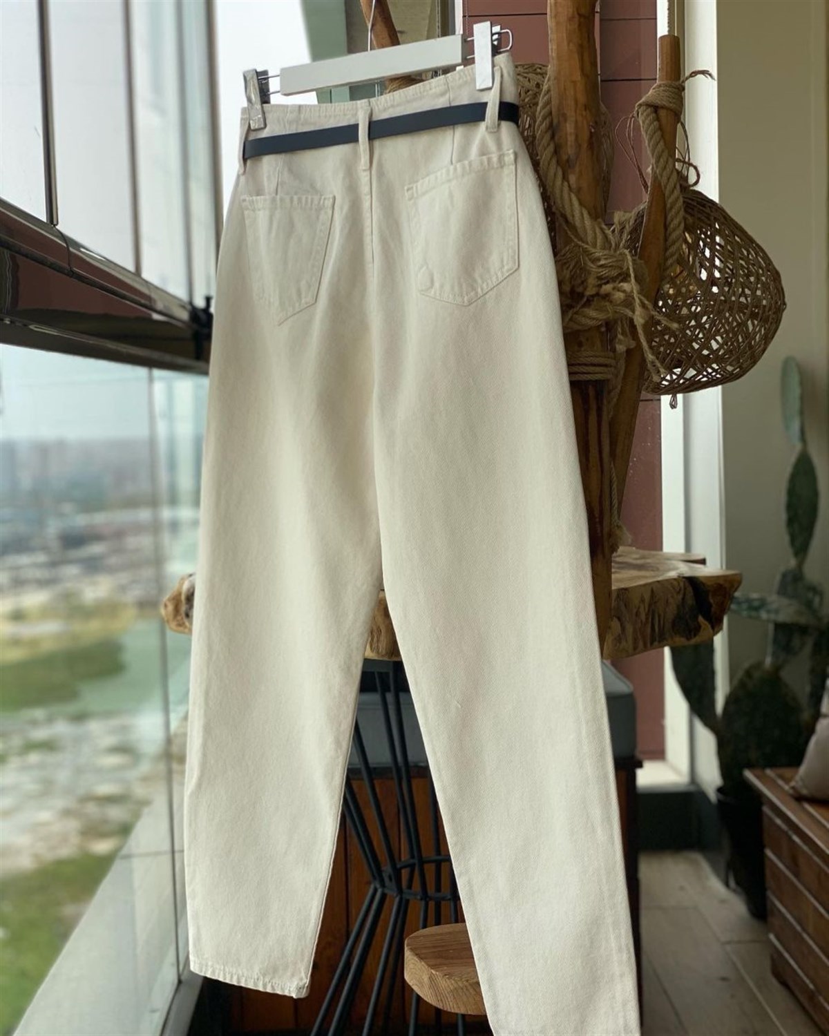 Kemerli Boyfriend Jean  (Taş Rengi)