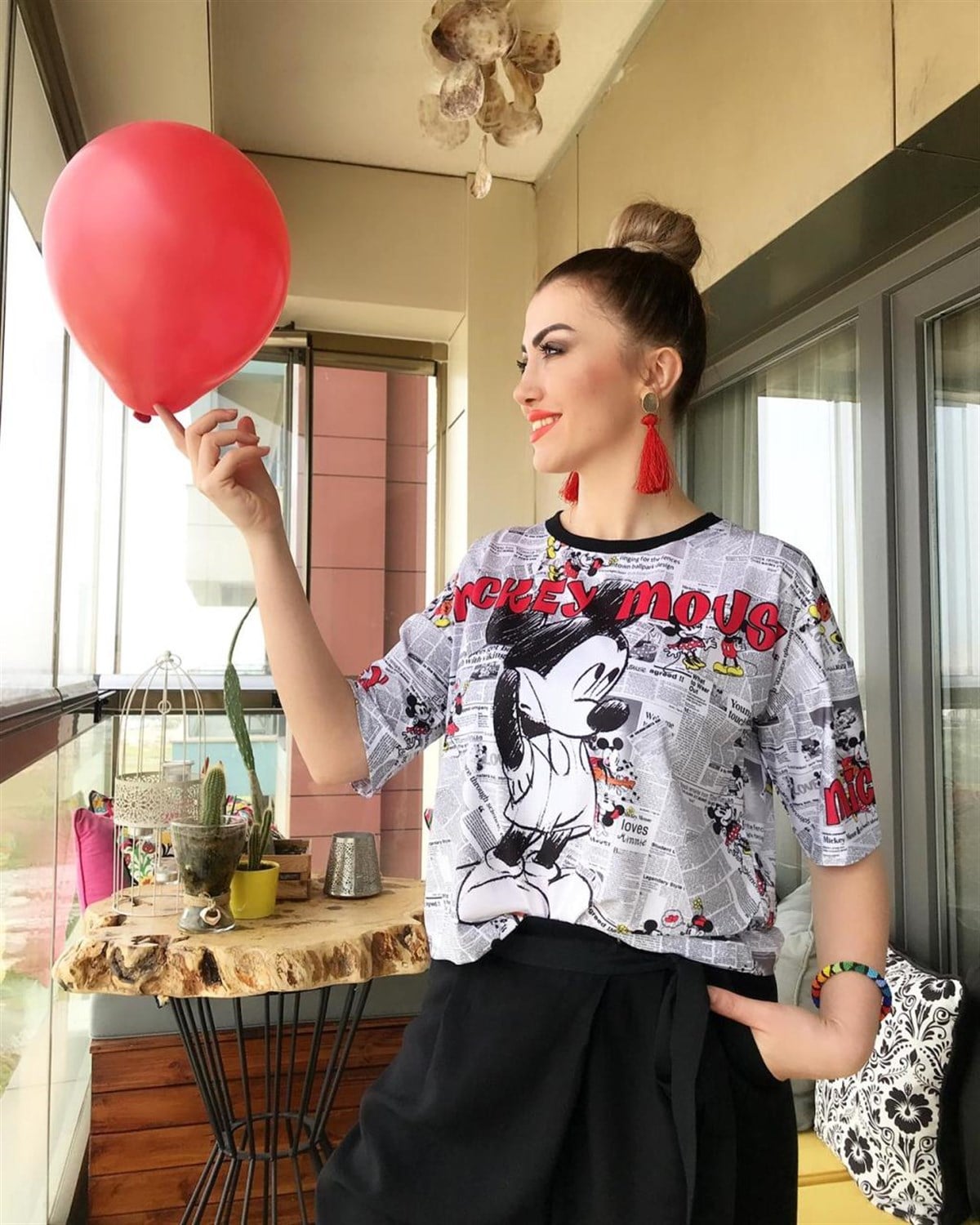 Kısa Gazete Desen Mickey Mouse Bluz