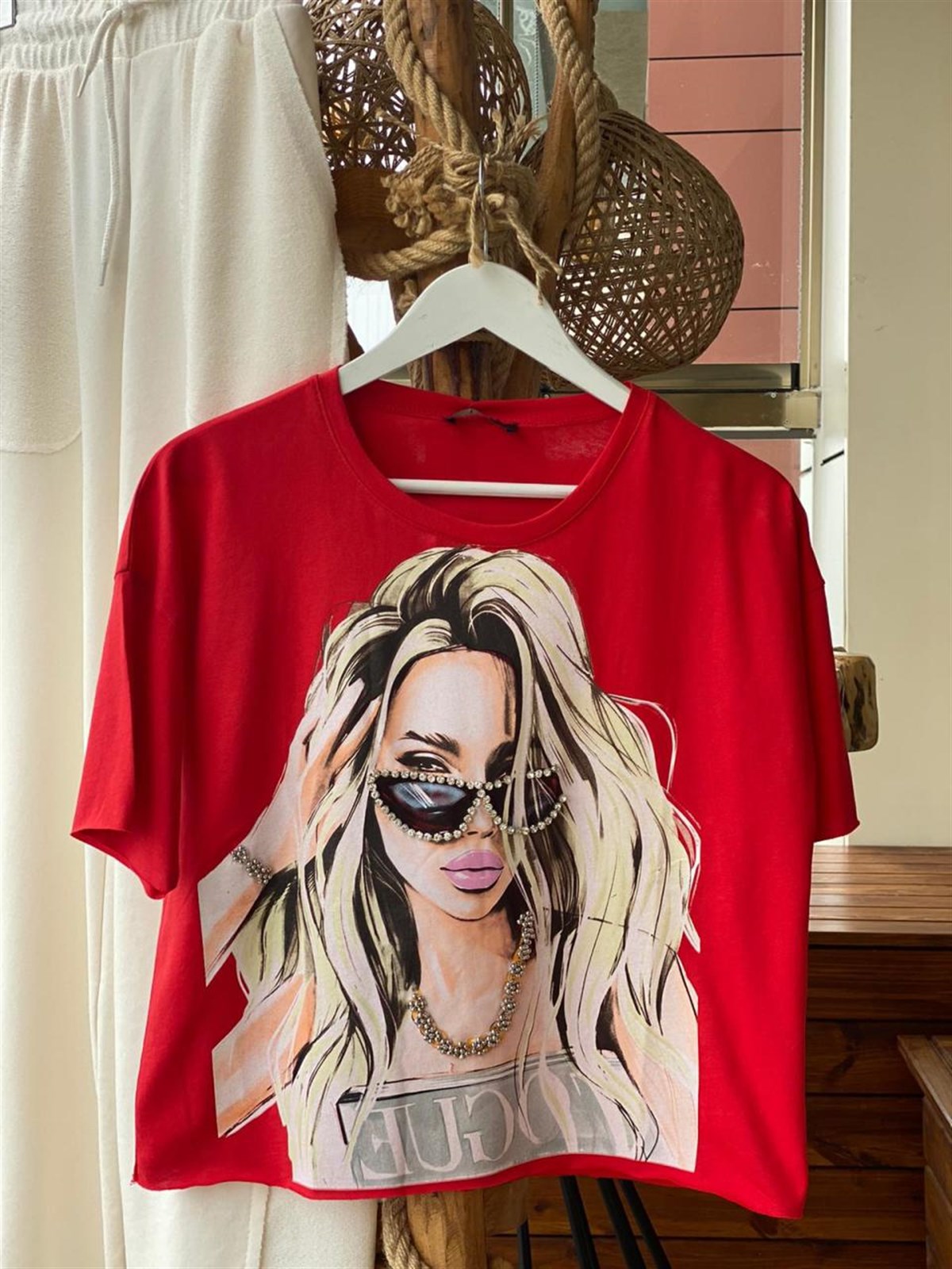 Kız Baskılı Kristal Taş İşçilikli Tshirt (KIRMIZI)