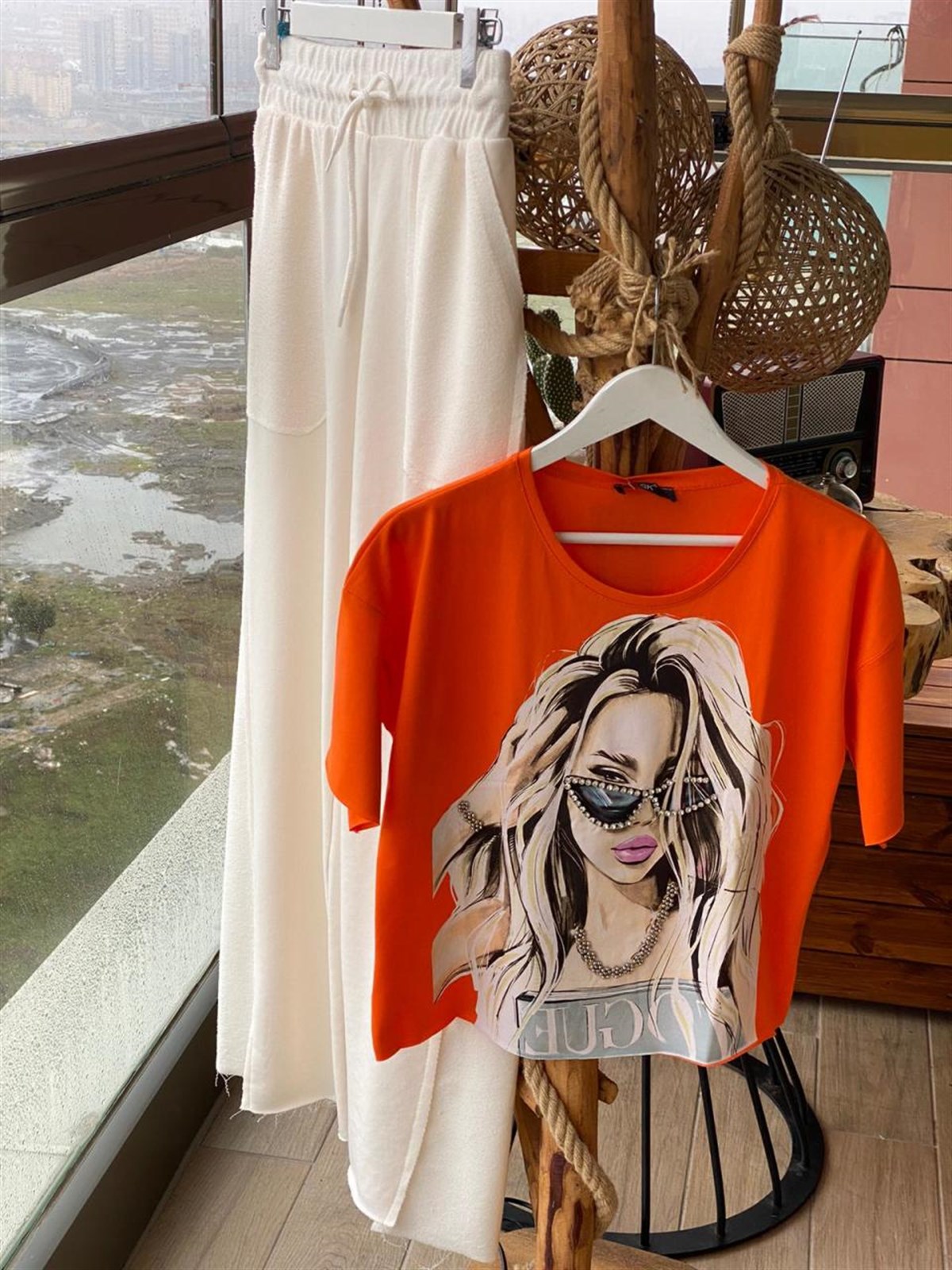 Kız Baskılı Kristal Taş İşçilikli Tshirt (ORANJ)