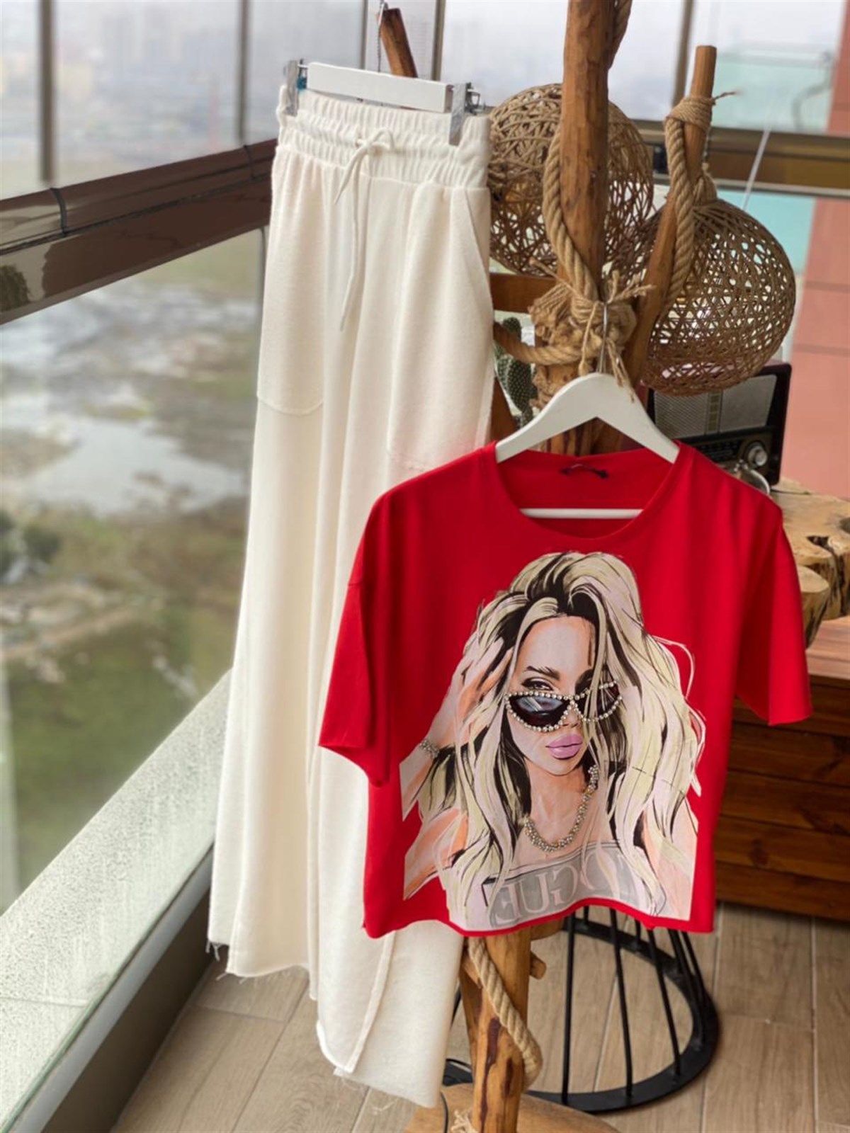 Kız Baskılı Kristal Taş İşçilikli Tshirt (KIRMIZI)