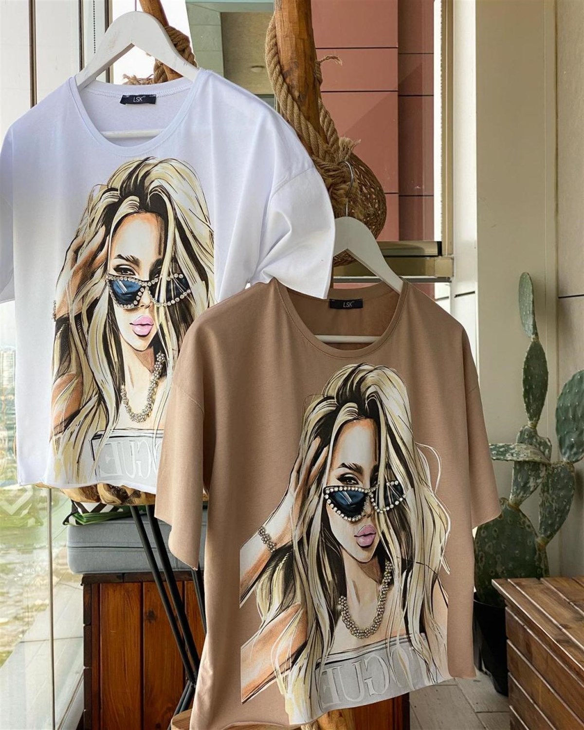 Kız Baskılı Kristal Taş İşçilikli Tshirt (Ekru)