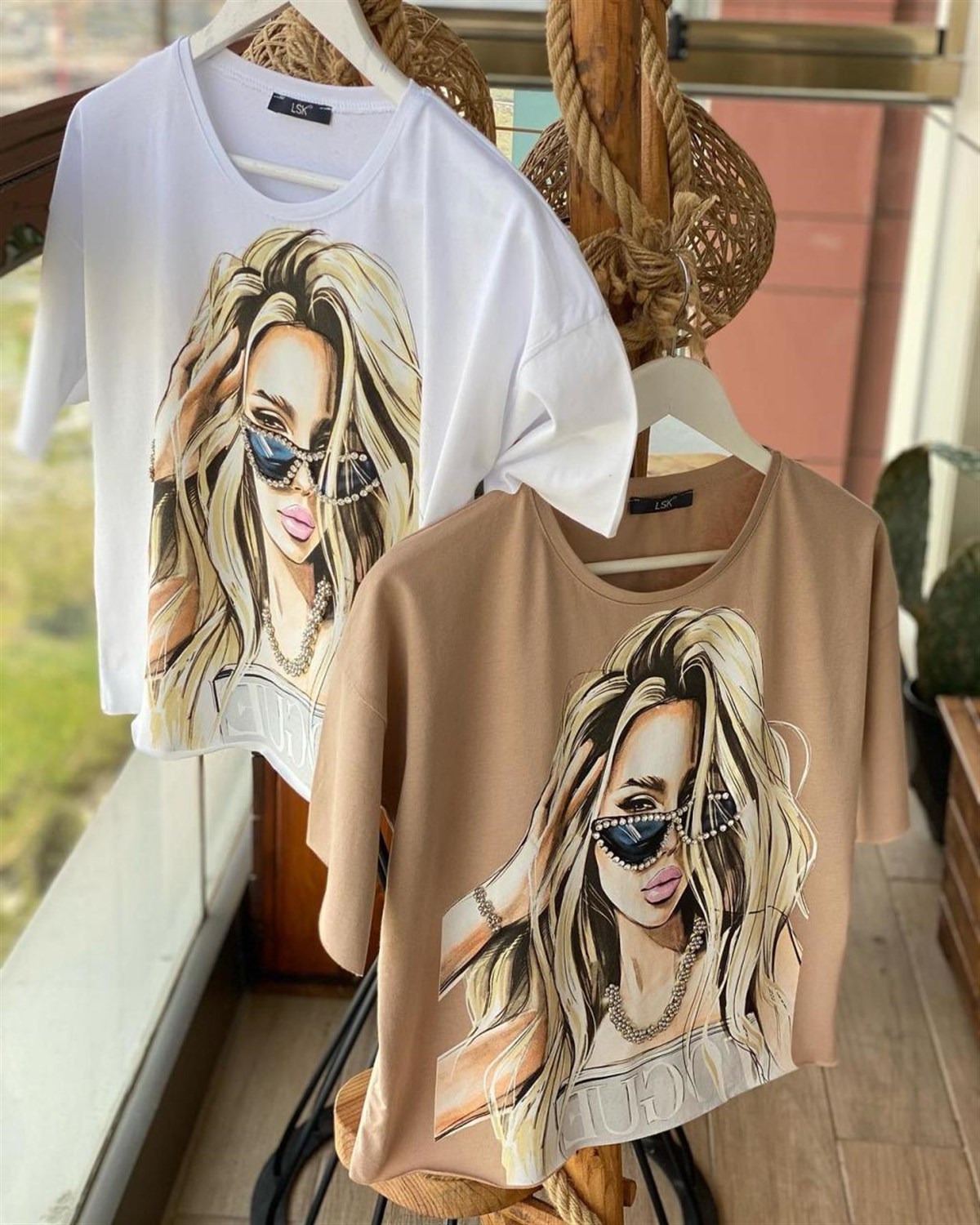 Kız Baskılı Kristal Taş İşçilikli Tshirt (Ekru)