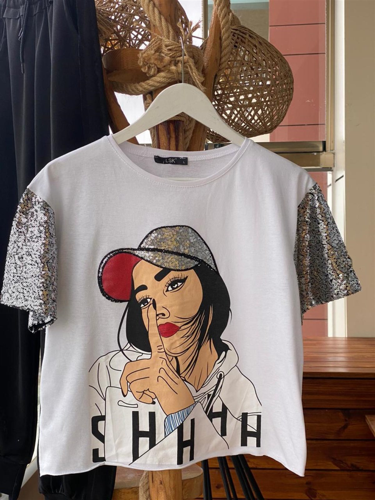 Kız Baskılı Payet Detaylı Tshirt