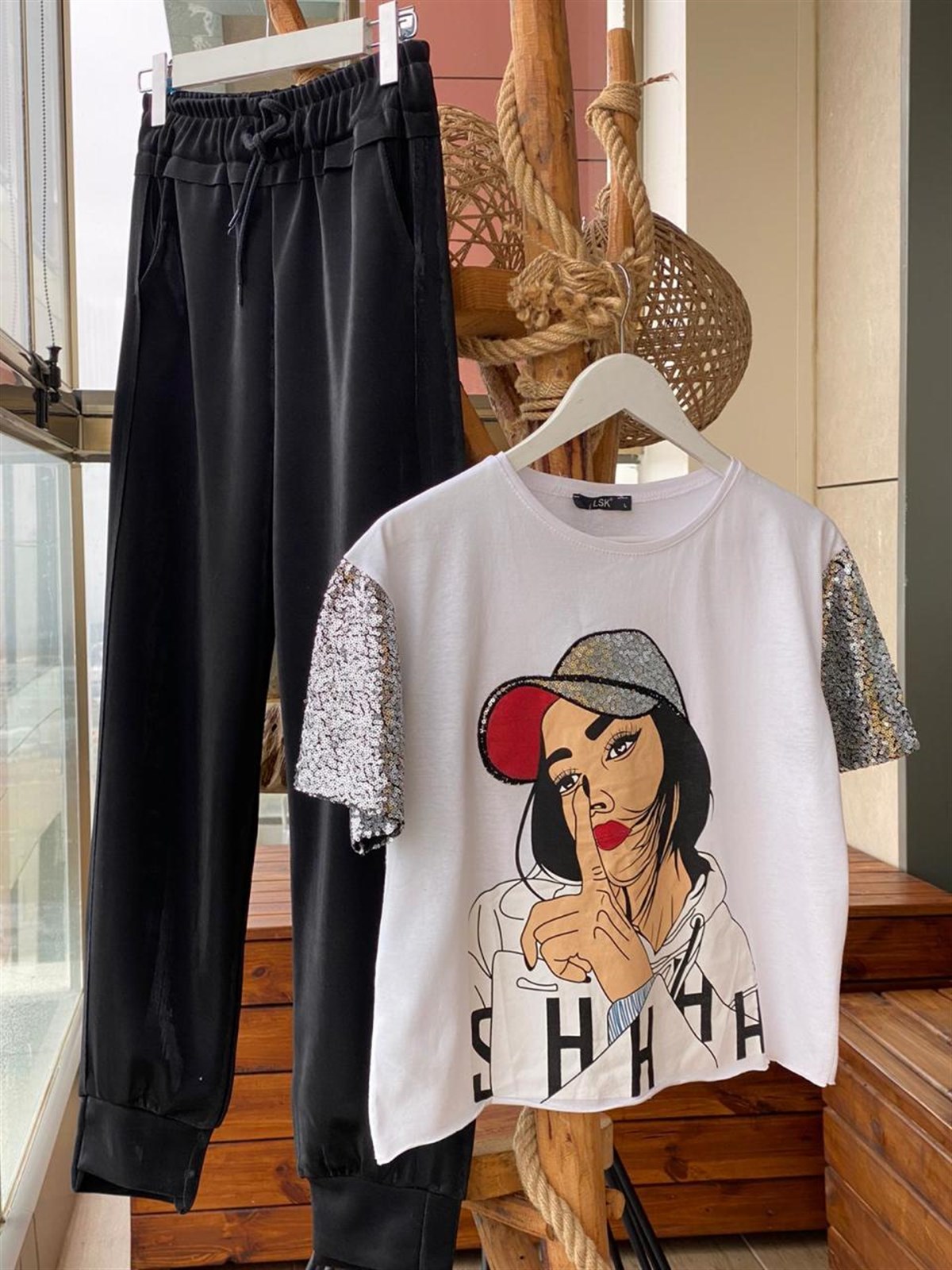 Kız Baskılı Payet Detaylı Tshirt