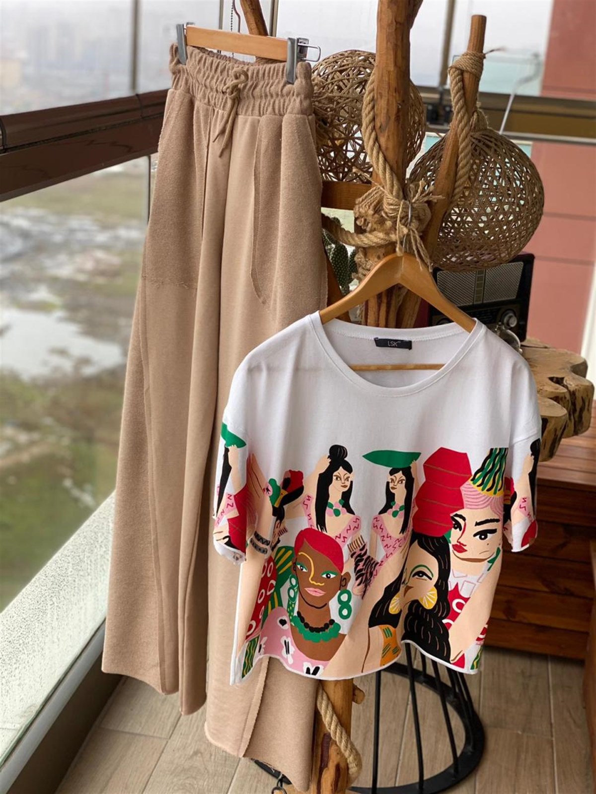Kız Baskılı Tshirt (BEYAZ)