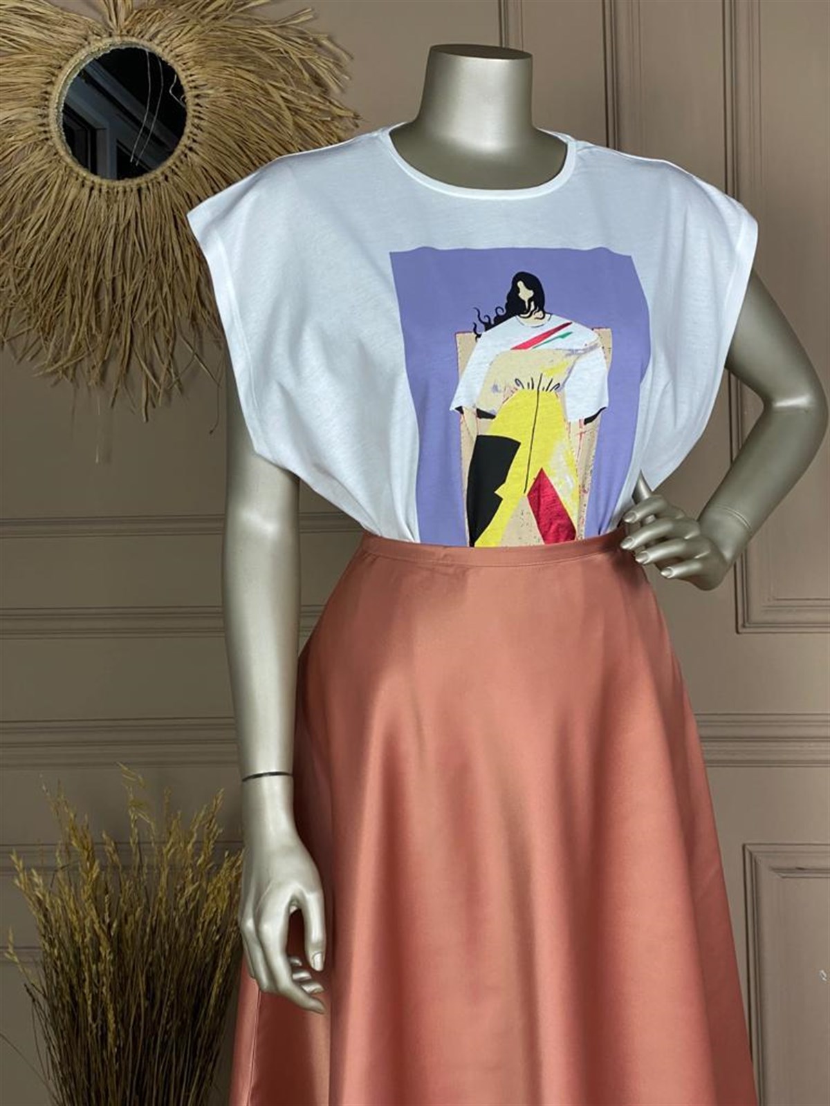 Kız Figür Baskılı Tshirt