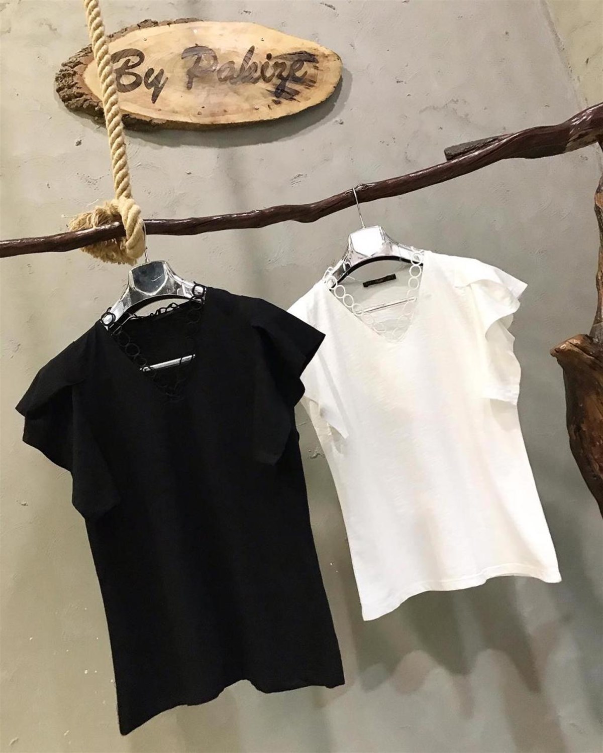 Kol ve Yaka Detaylı Tshirt (SİYAH & BEYAZ)