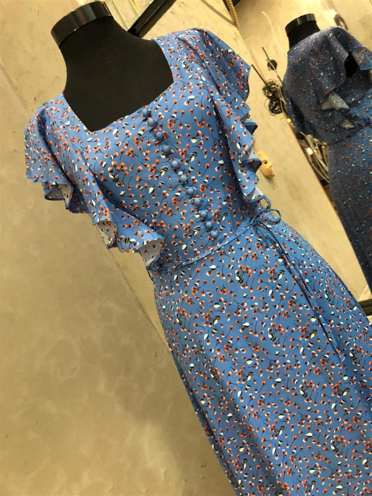 Kolları Fırfır Detaylı Romantik Elbise (MAVİ)