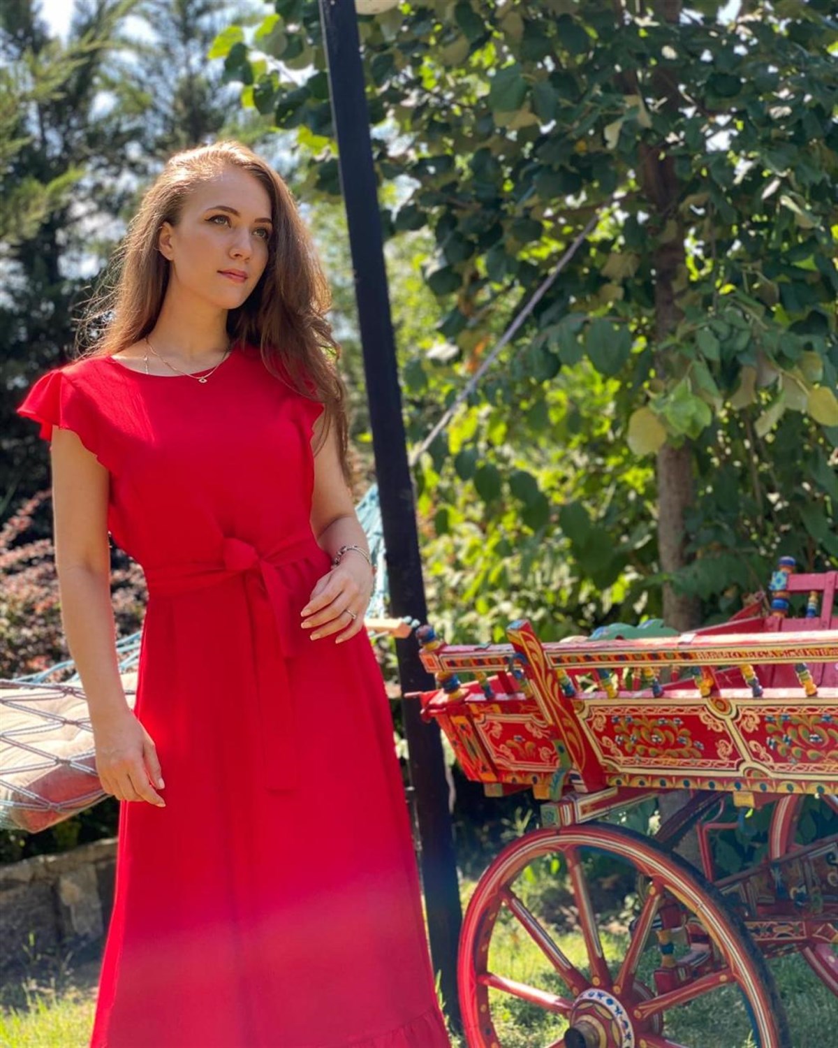 Kolları Fırfırlı Kuşaklı Elbise  (KIRMIZI)