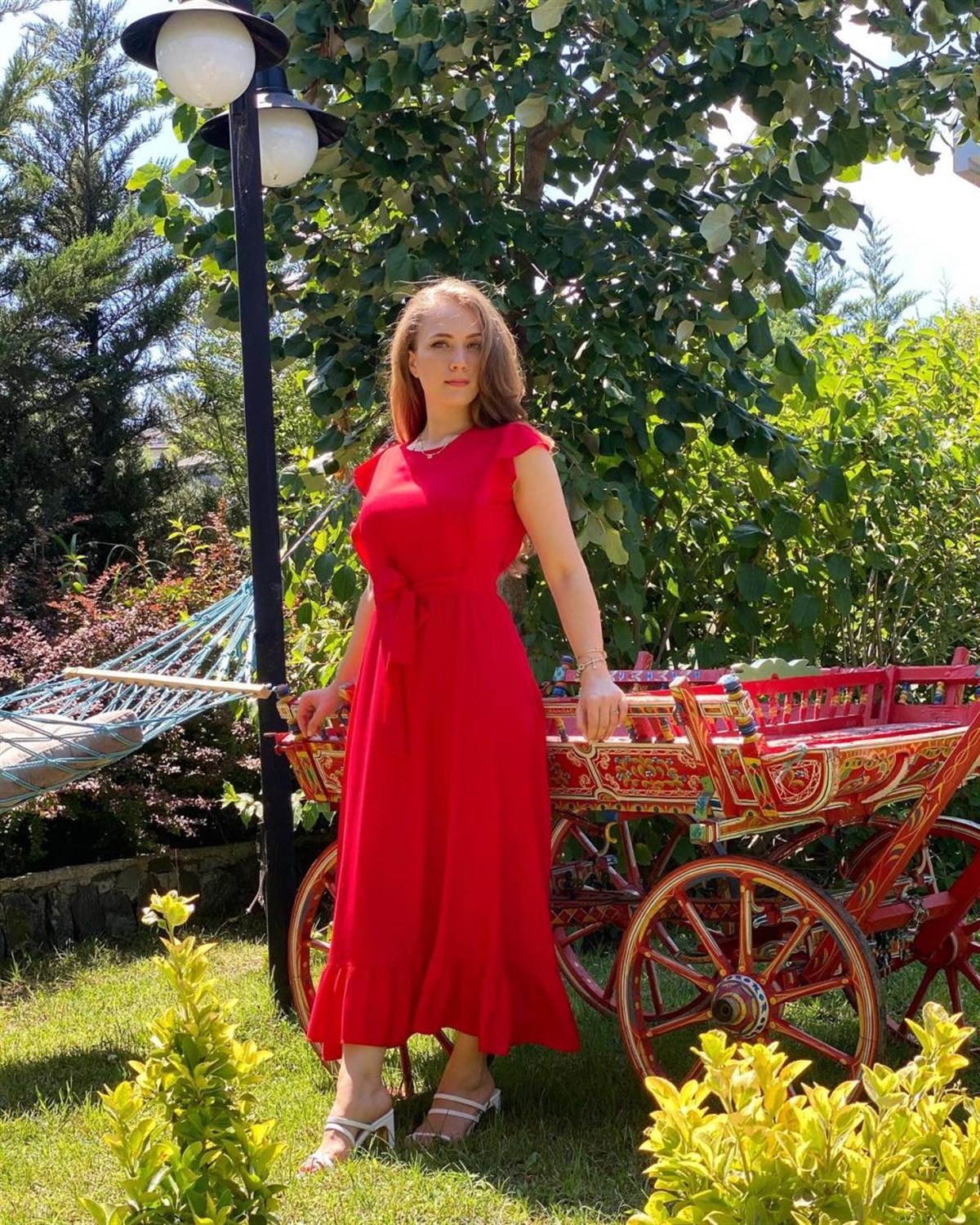 Kolları Fırfırlı Kuşaklı Elbise  (KIRMIZI)