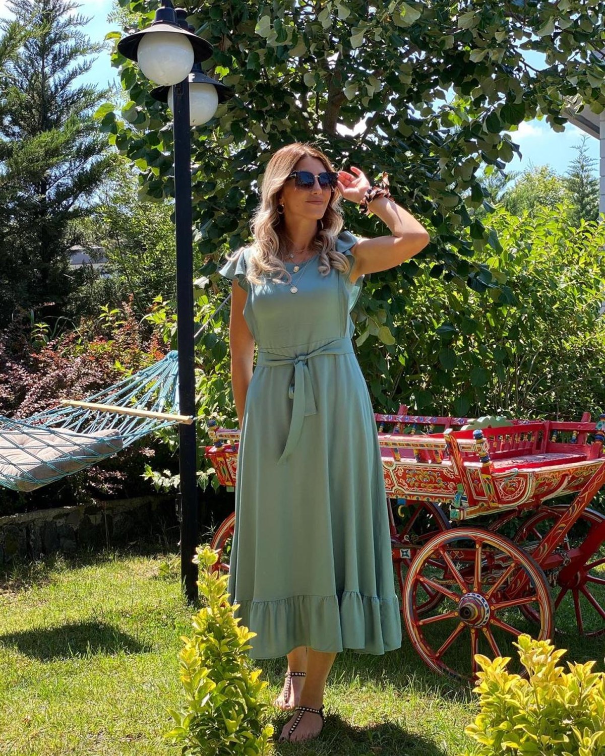 Kolları Fırfırlı Kuşaklı Elbise (MİNT)