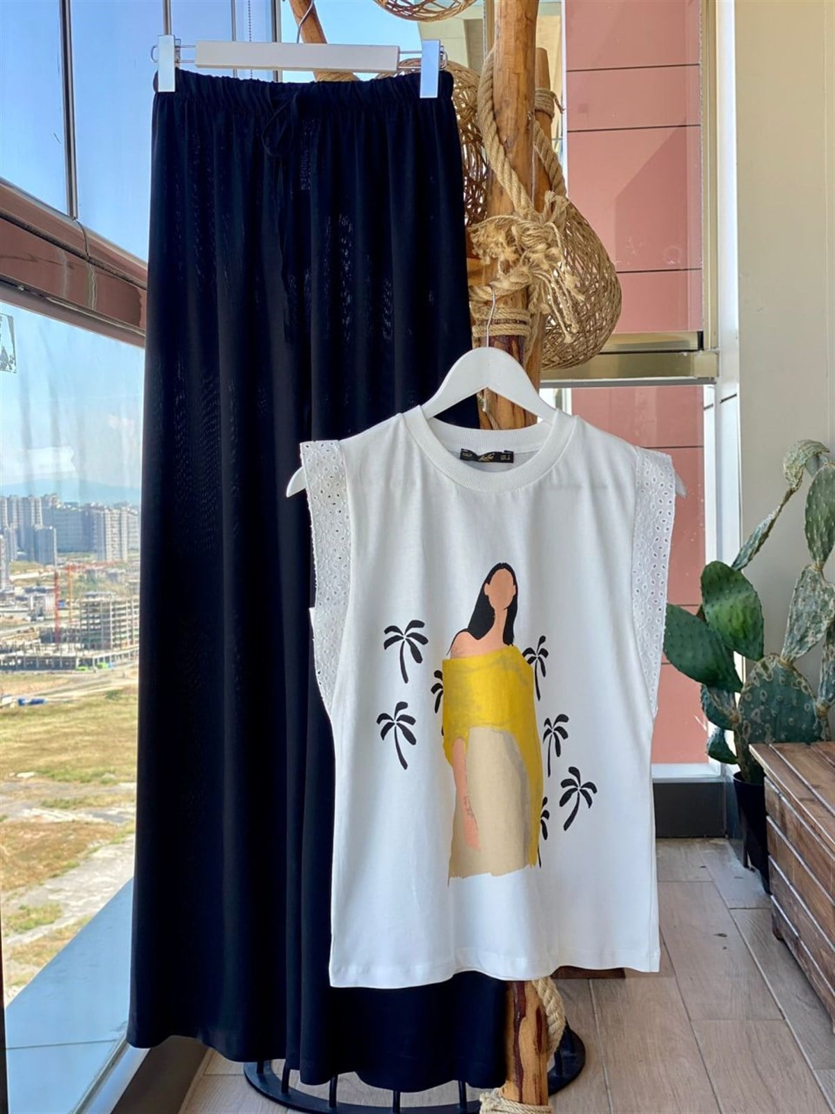 Kolları Fisto Detay Tshirt