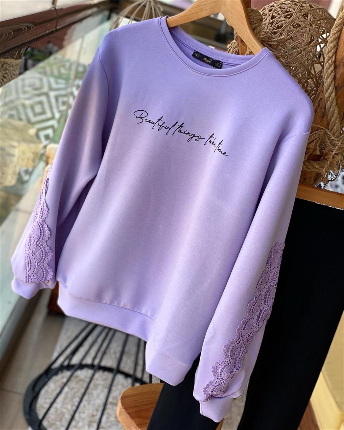 Kolları Güpür Detaylı Sweatshirt (LİLA)