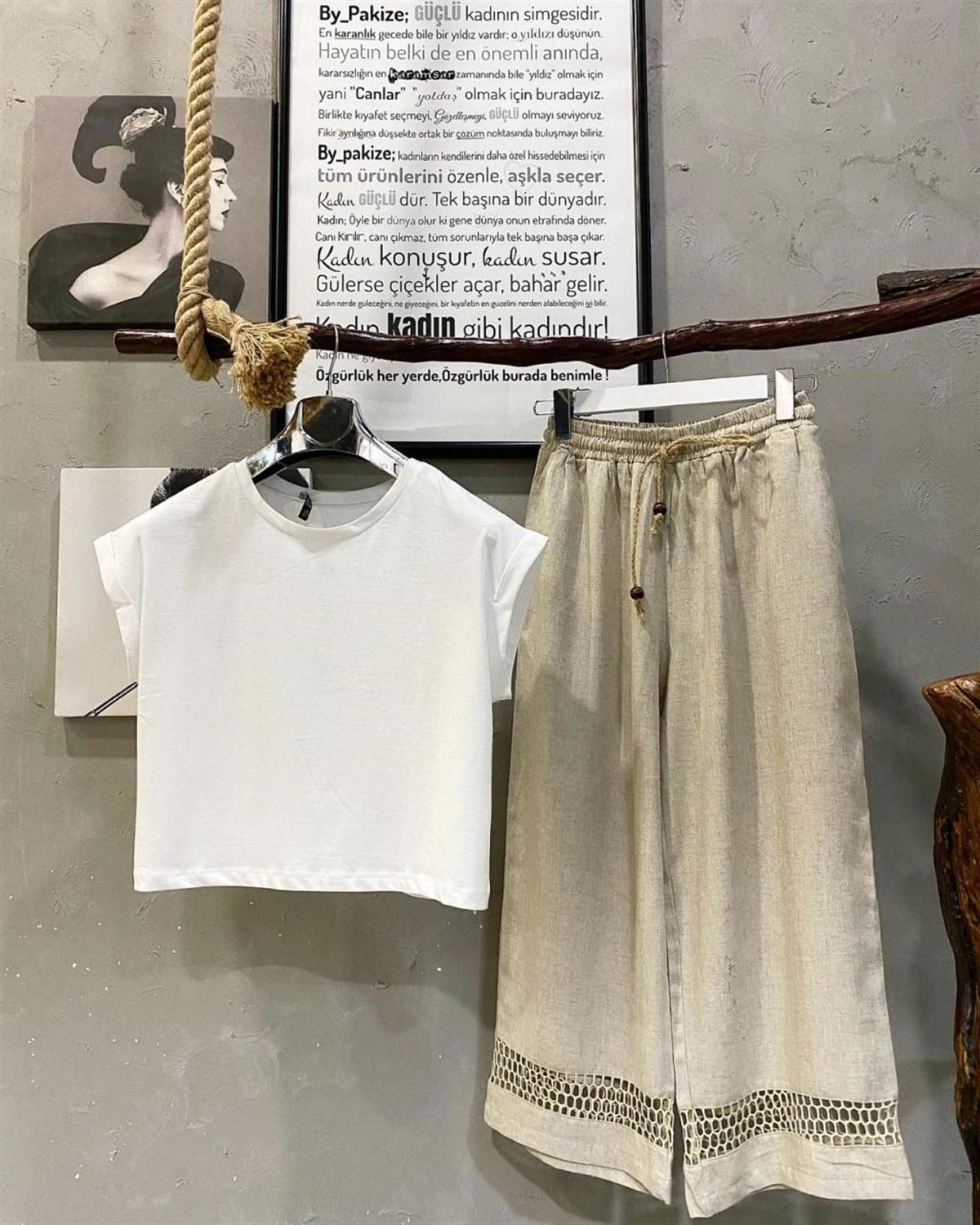 Kolları Katlamalı Kısa Basic Tshirt (SİYAH & BEYAZ)