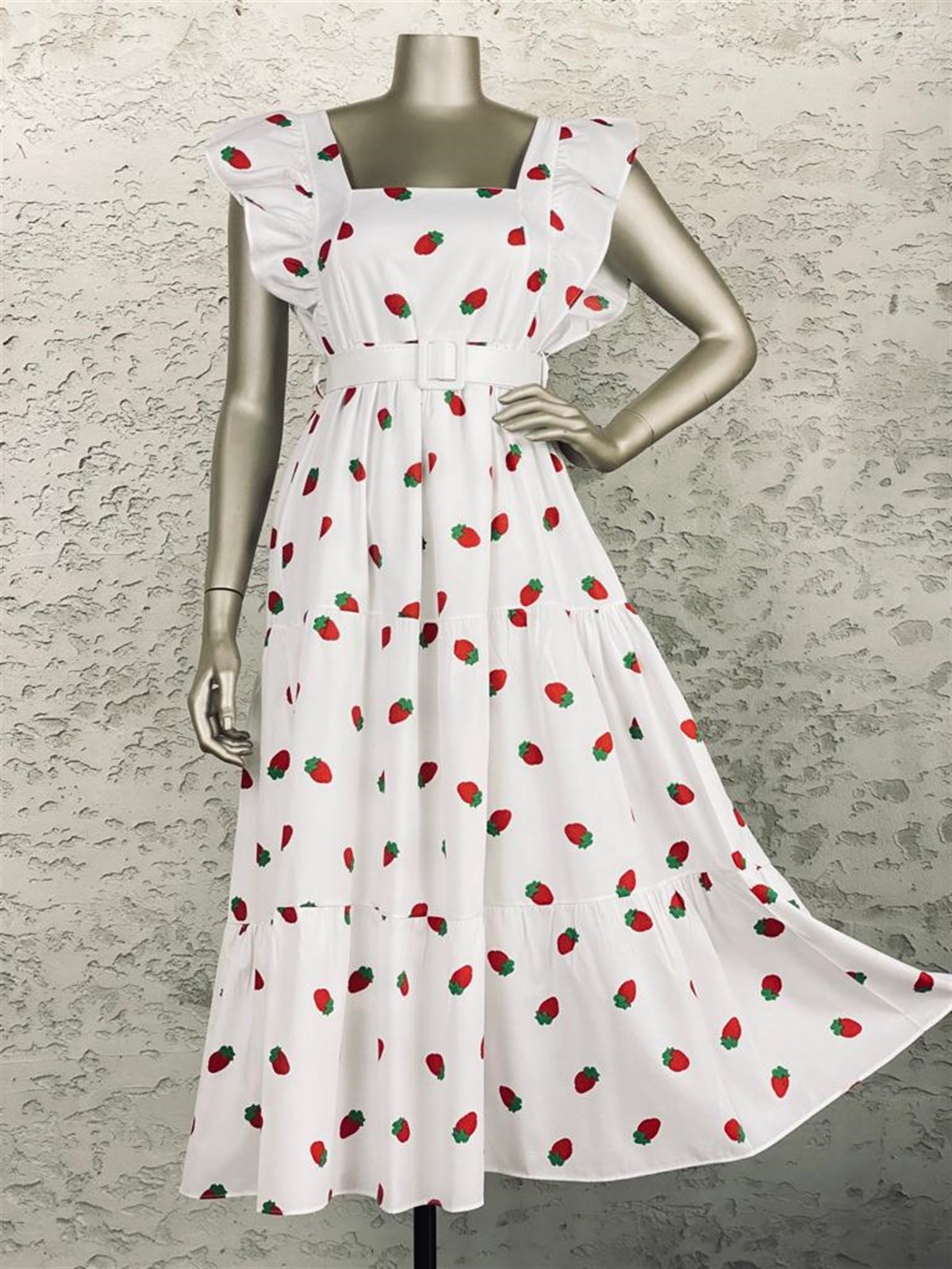 Kolları Volan Detaylı Çilek Desenli Elbise