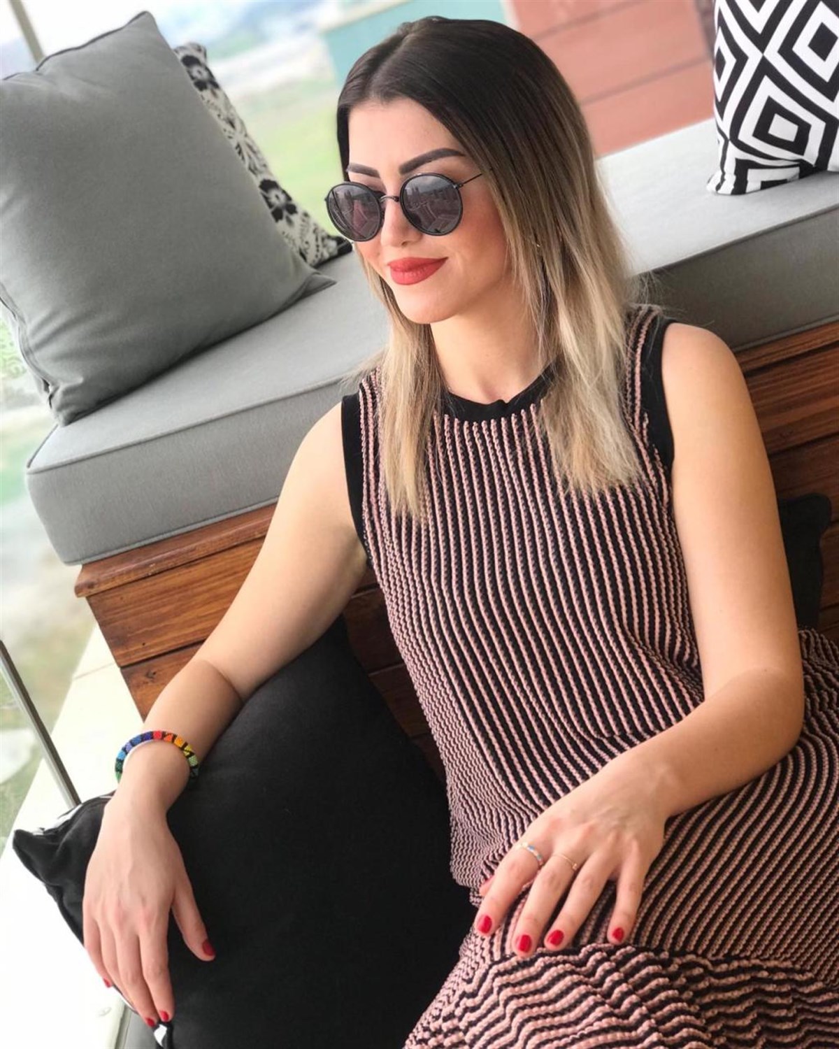 Kolsuz Elbise (SİYAH-PUDRA)