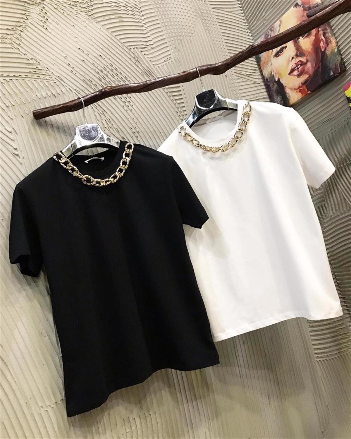 Kolye Detaylı Tshirt (BEYAZ & SİYAH)