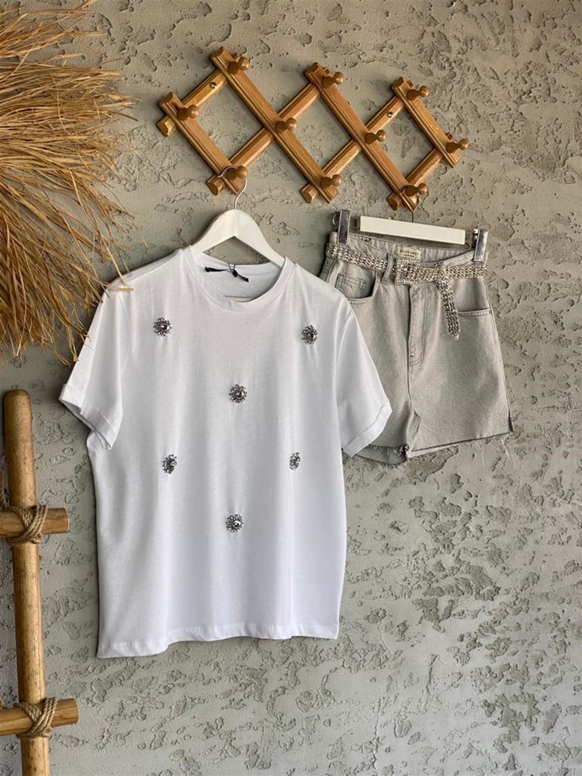 Kristal Taş Detaylı Tshirt (Beyaz)