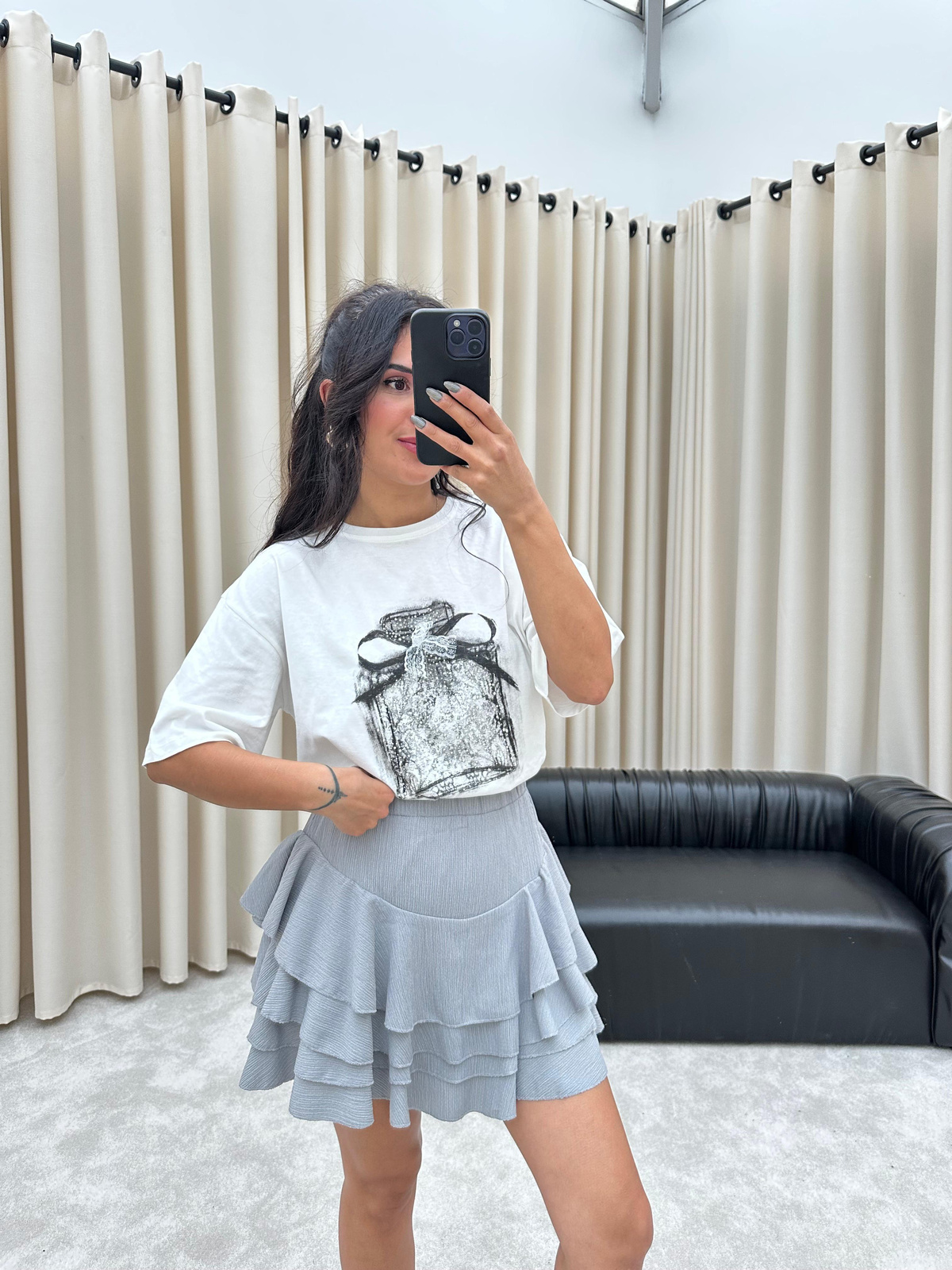 Kristal Taş İşçilikli Dantel Fiyonklu Tişört (Ekru)