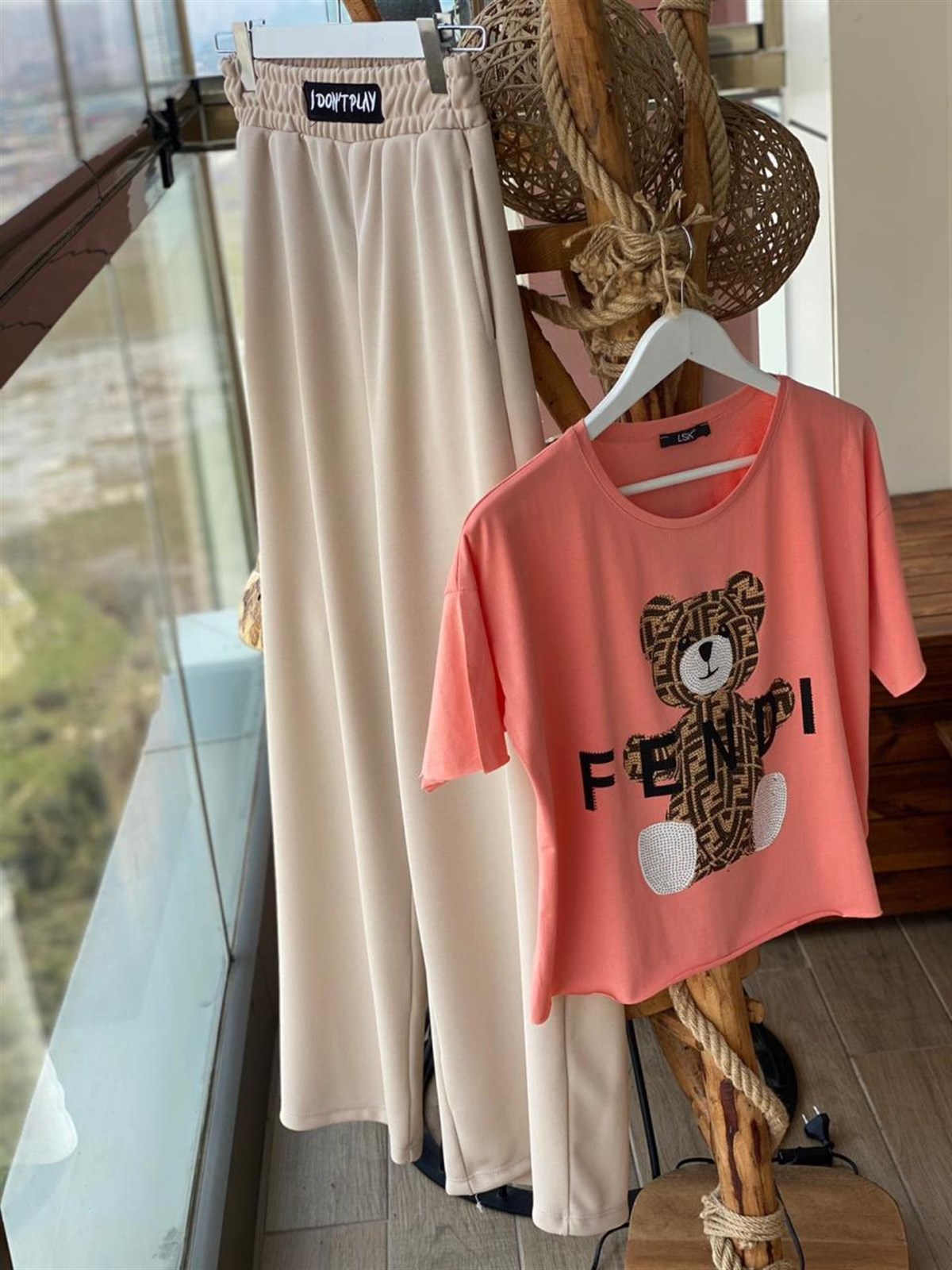 Kristal Taş İşçilikli Fendi Tshirt (YAVRUAĞZI)
