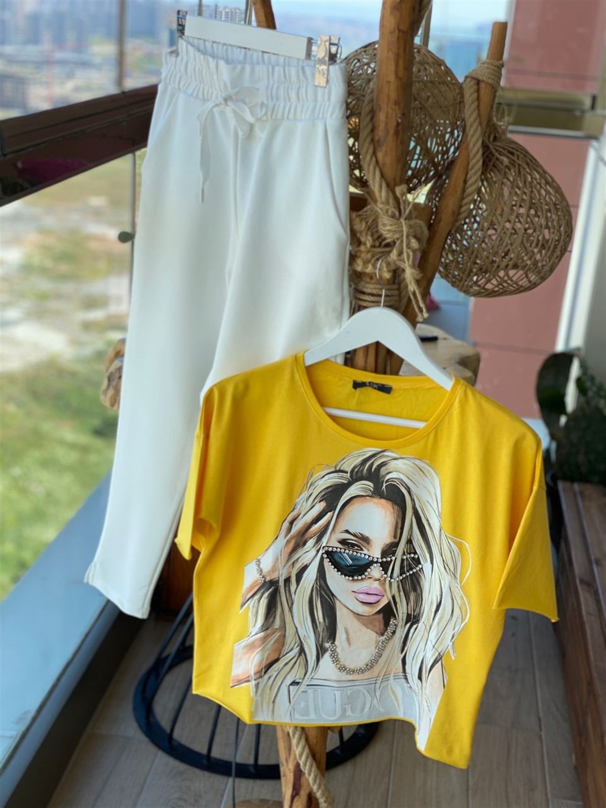 Kristal Taş İşçilikli Tshirt (Hardal)