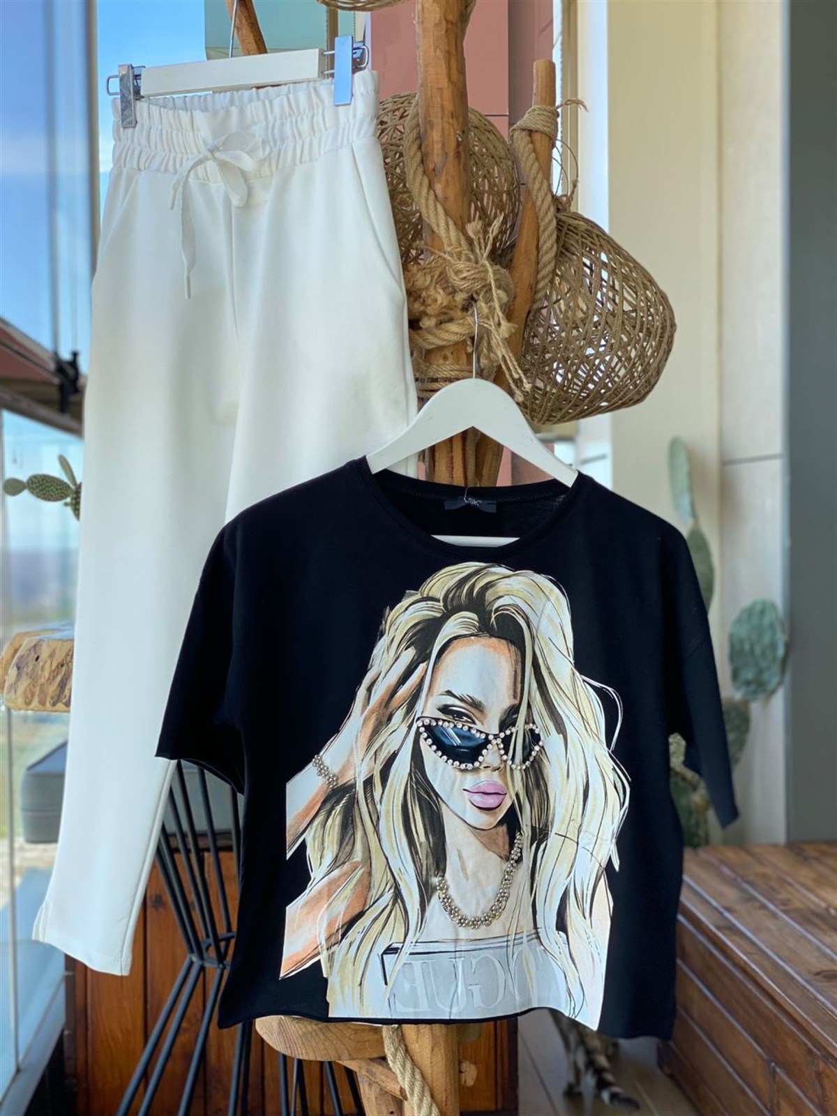 Kristal Taş İşçilikli Tshirt (siyah)