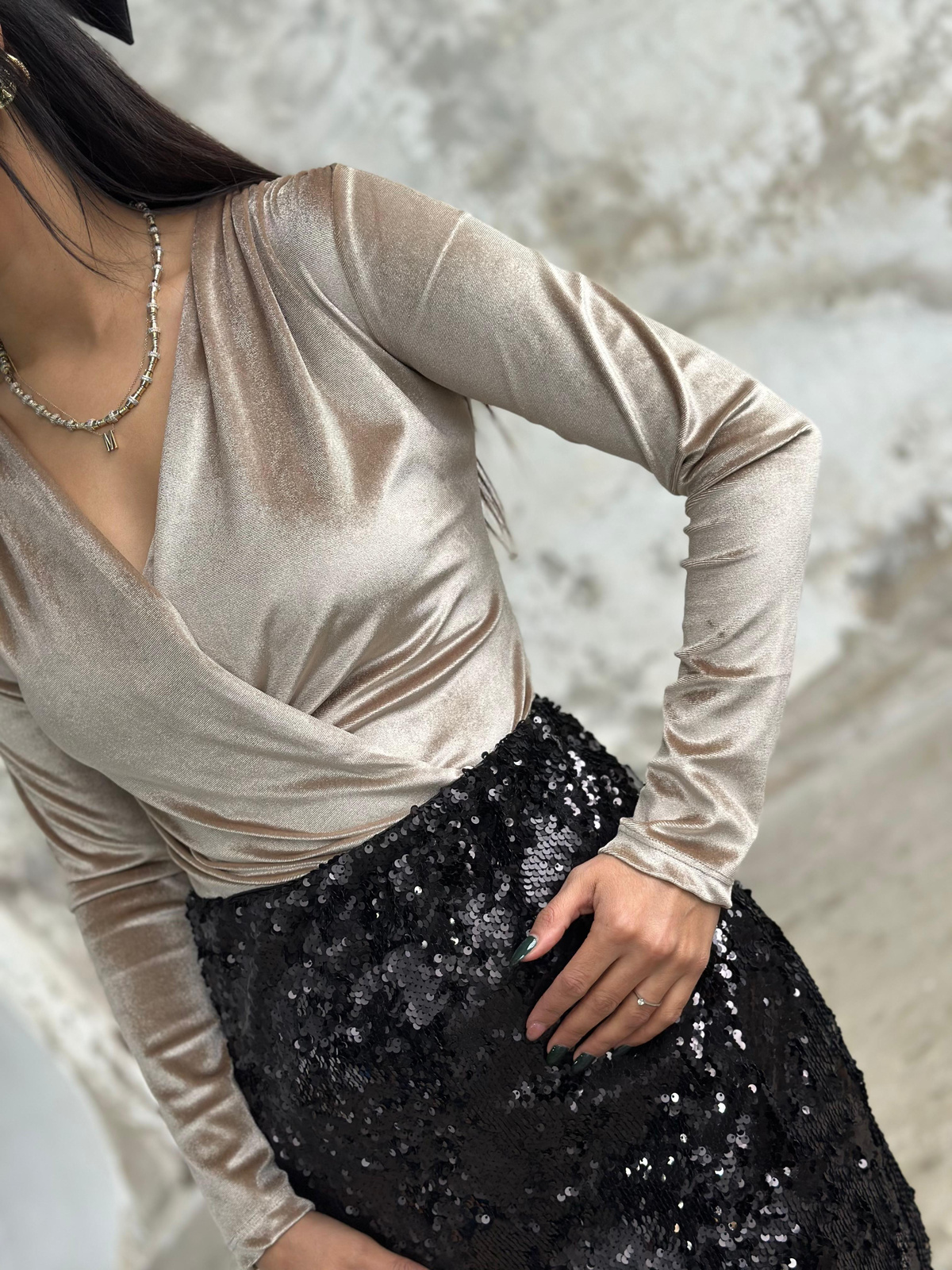 Kruvaze Yaka Kadife Kumaş Bodysuit (Taş)