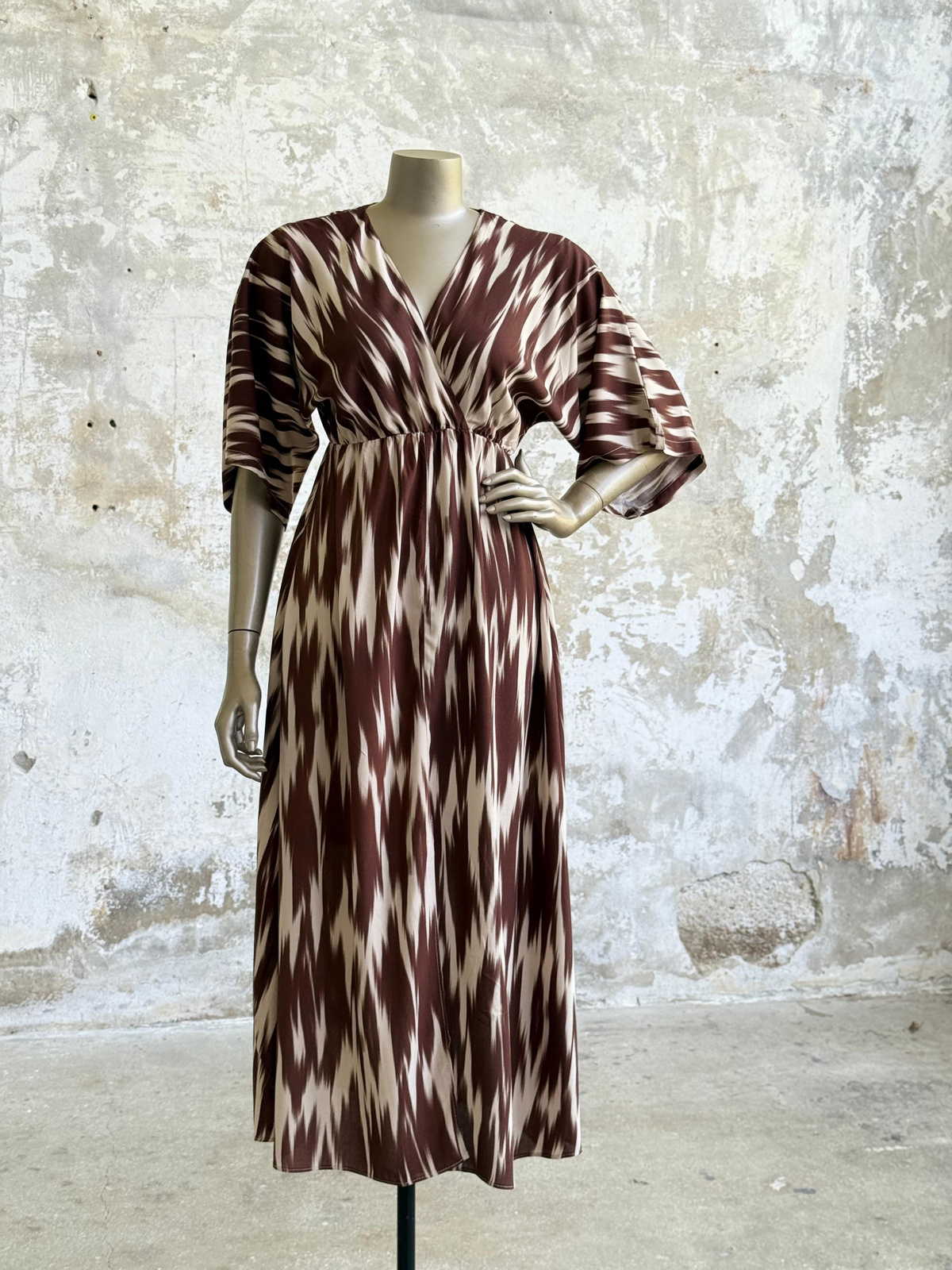 Kruvaze Yaka Yarasa Kol Batik Elbise (Kahve)