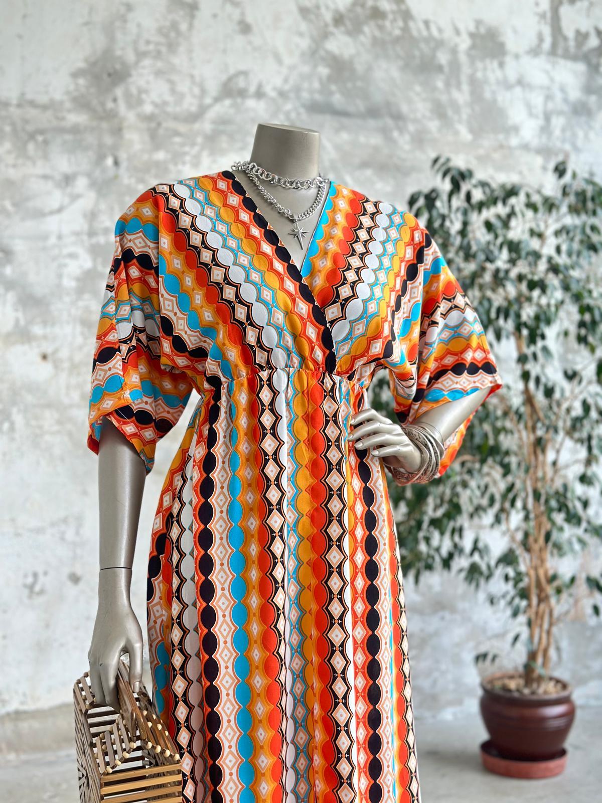 Kruvaze Yaka Yarasa Kol Kilim Desen Elbise (Karışık Renk)