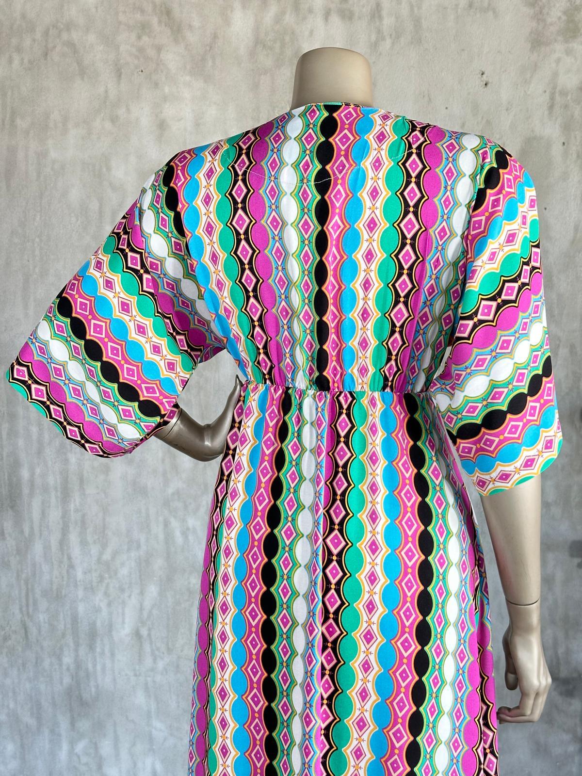 Kruvaze Yaka Yarasa Kol Kilim Desen Elbise (Fuşya)