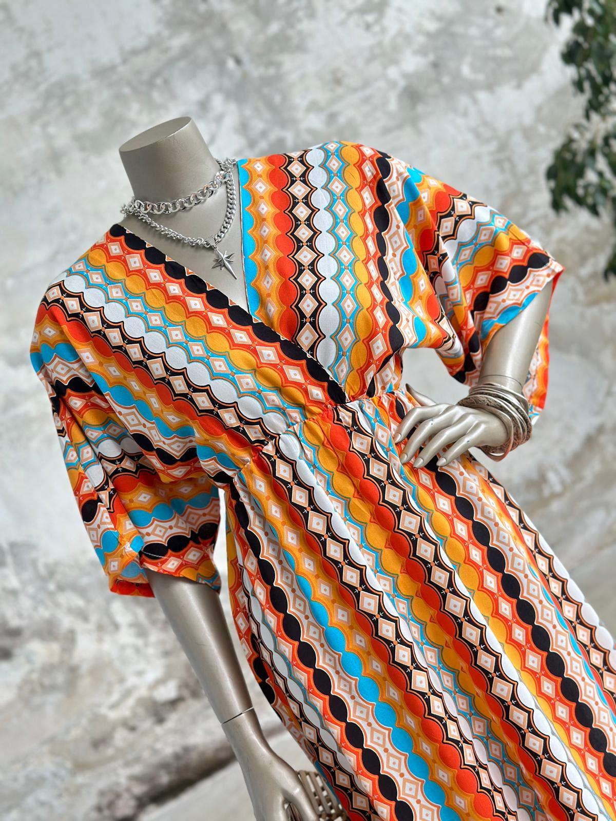 Kruvaze Yaka Yarasa Kol Kilim Desen Elbise (Karışık Renk)