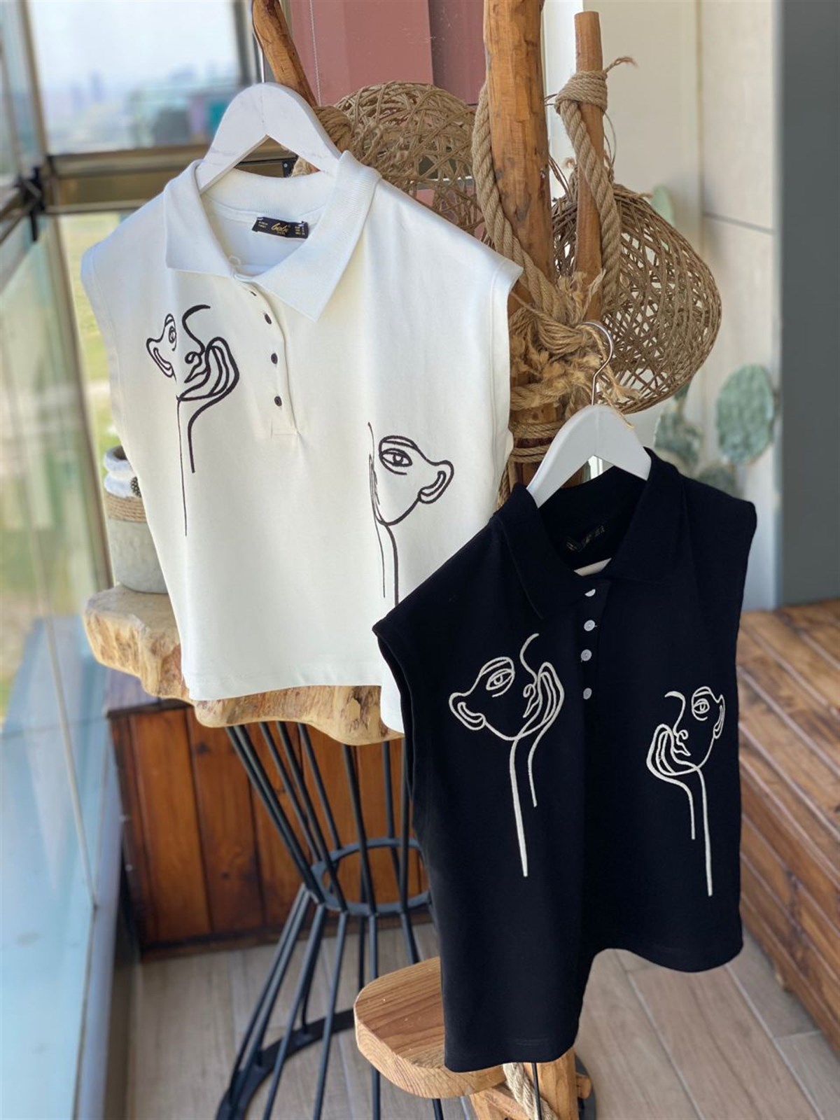 Lacoste Kumaş Yüz Nakış İşçilikli Bluz (Siyah & Ekru)