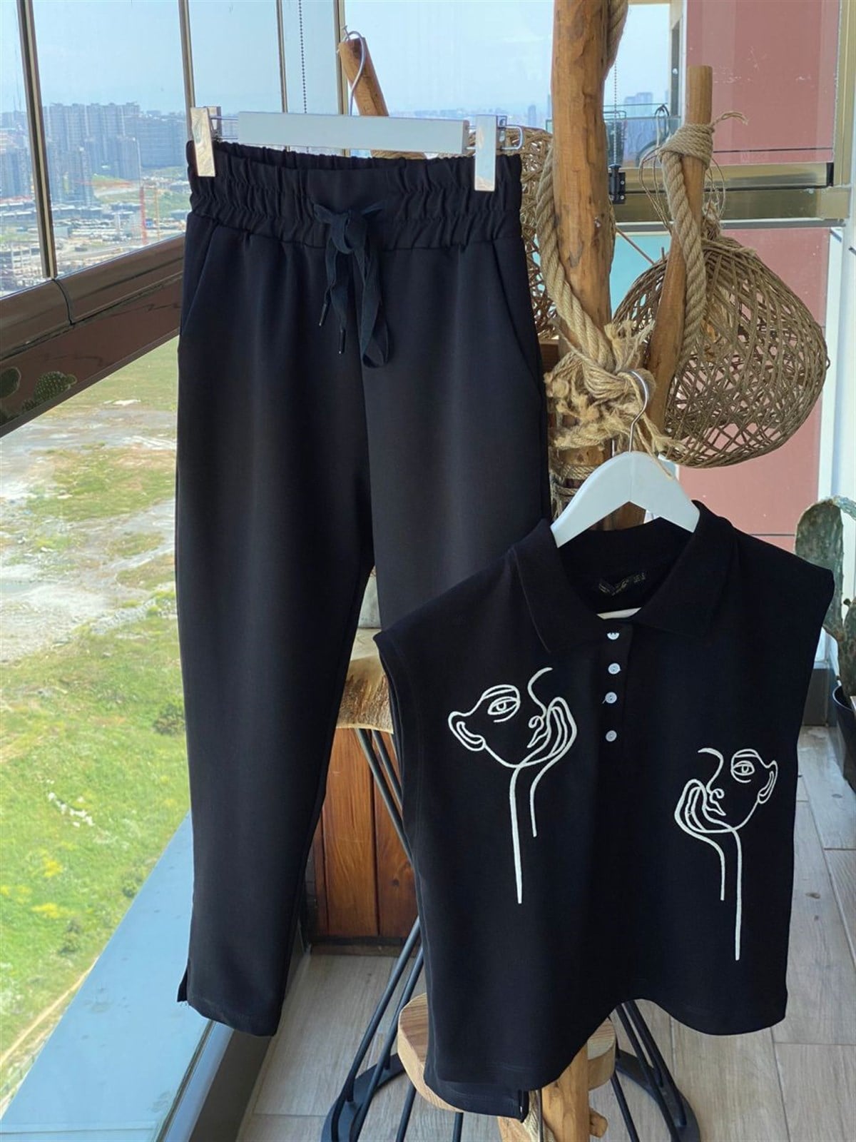 Lacoste Kumaş Yüz Nakış İşçilikli Bluz (Siyah & Ekru)