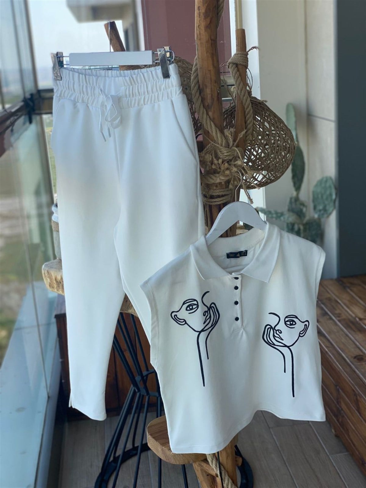 Lacoste Kumaş Yüz Nakış İşçilikli Bluz (Siyah & Ekru)