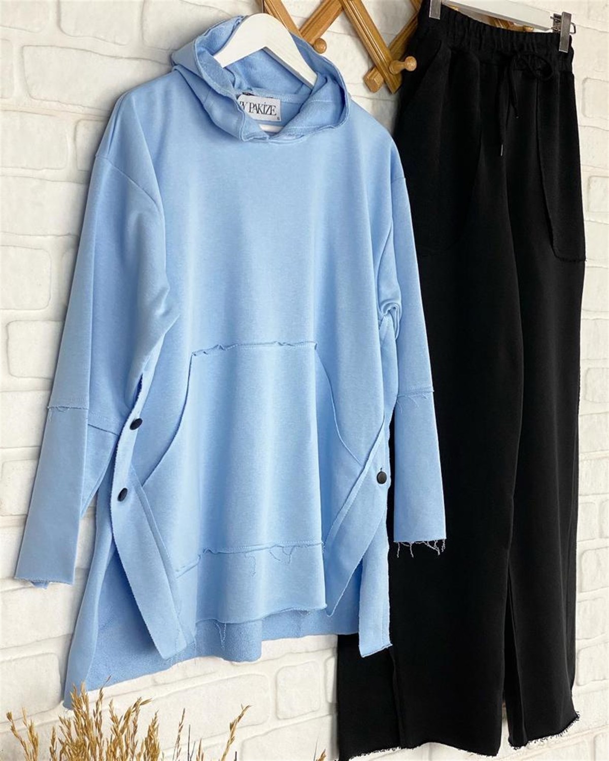 Lazer Kesim Düğme Detaylı Sweat (Mavi)