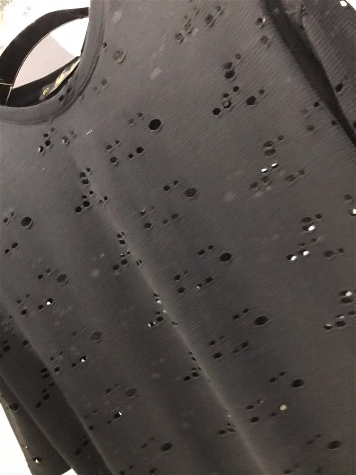 Lazer Yırtık Kesik Detaylı Tshirt (BEYAZ & SİYAH)