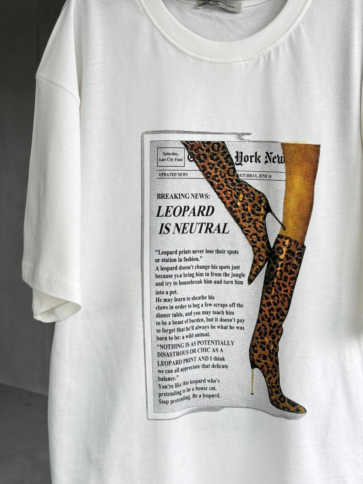 Leopar Çizme Baskılı Oversize Dokuma Tişört (Beyaz) 
