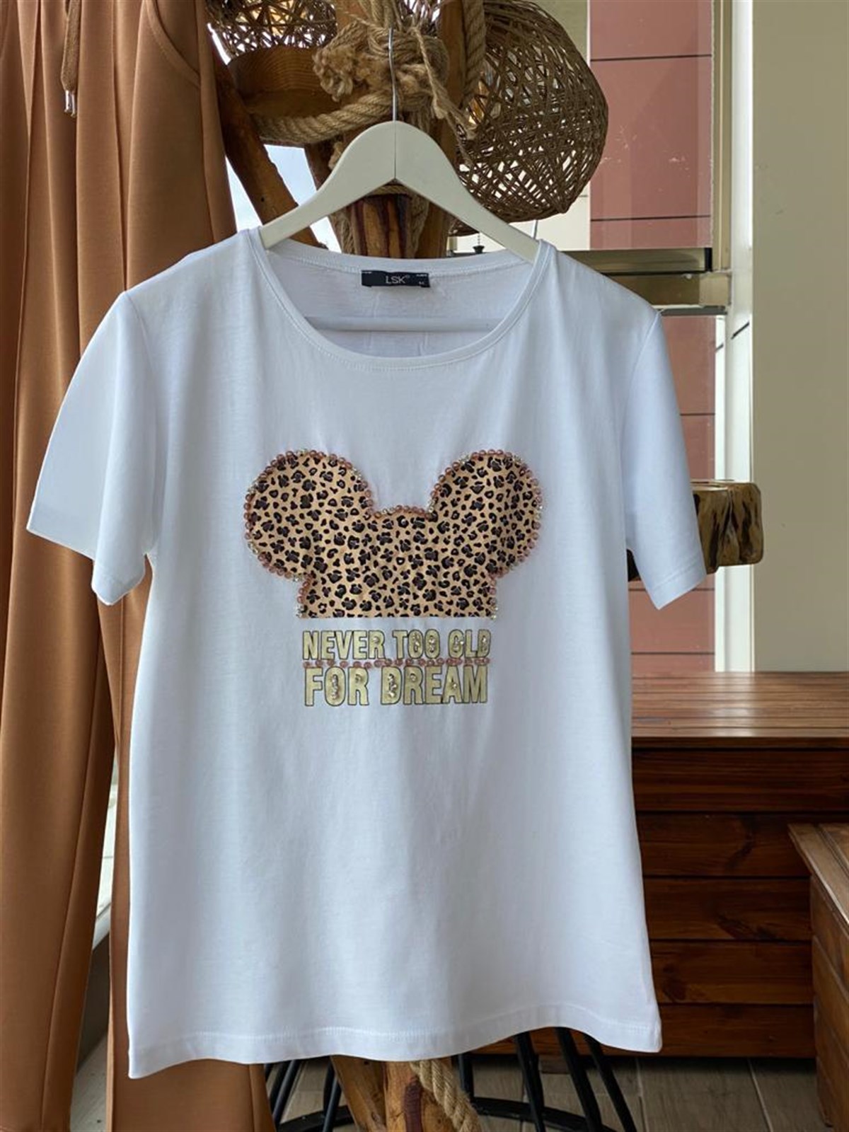 Leopar Desen Üzerine Taş Baskılı Tshirt (SİYAH & BEYAZ)
