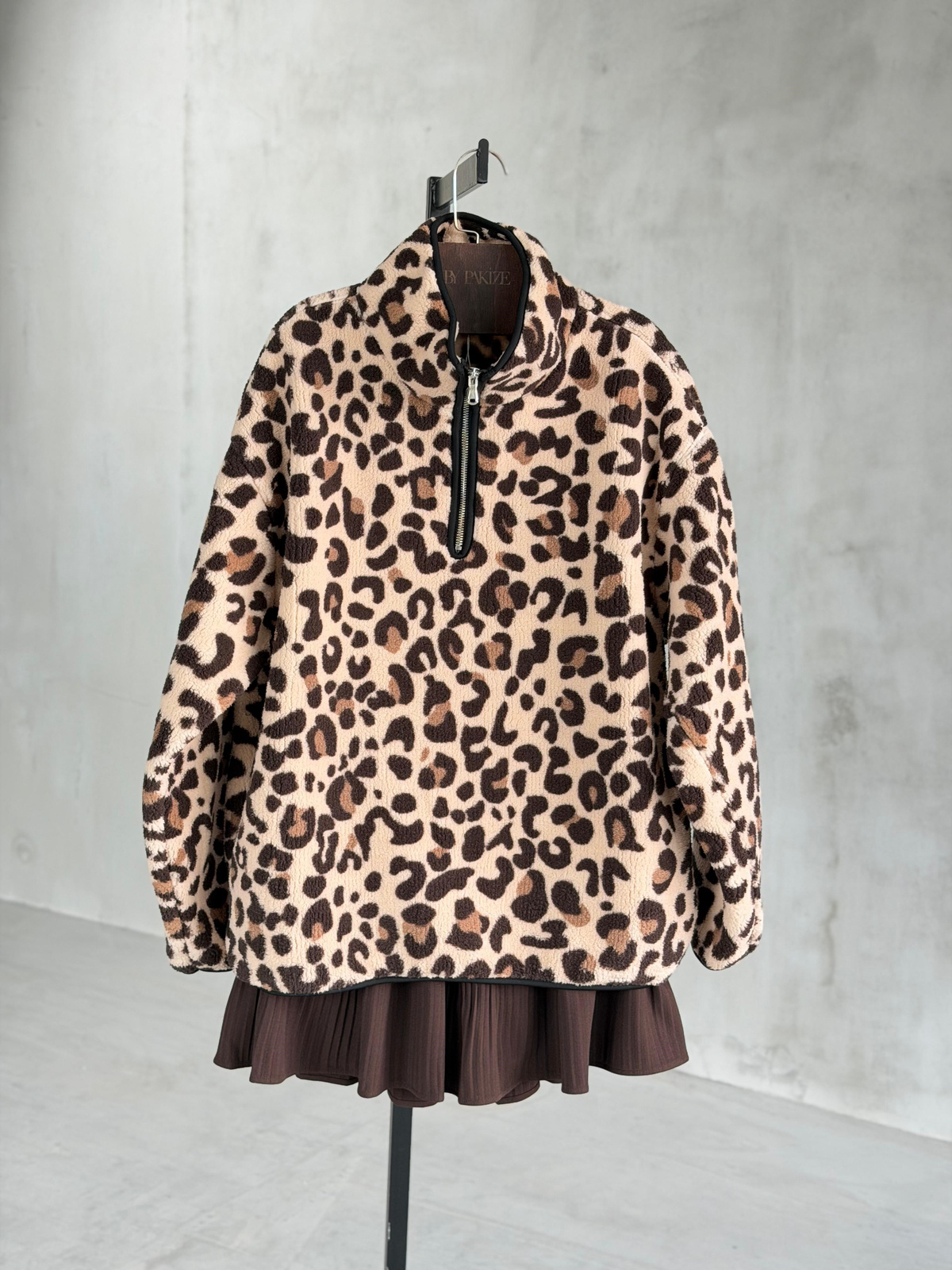 Leopar Desenli Peluş Teddy Kanguru Cepli Kazak (Kahve)