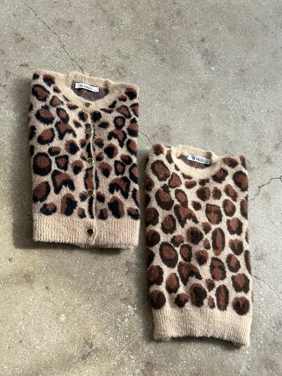 Leopar Düğme Detaylı Yumoş Leopar Hırka