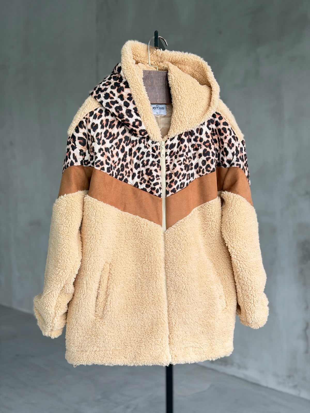 Leopar Kapitone Süet Detaylı Kapşonlu Peluş Mont (Krem)