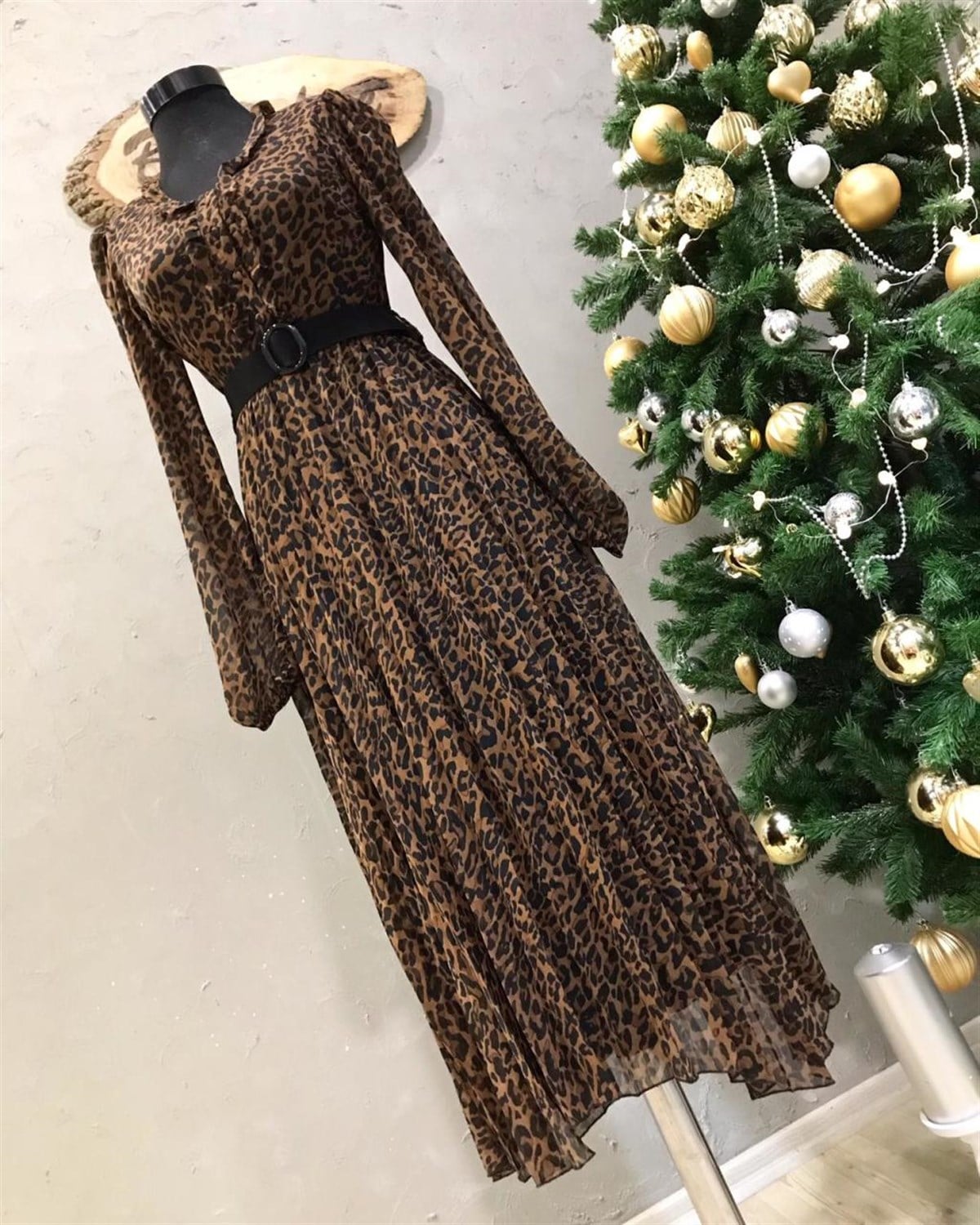 Leopar Şifon Kumaş Piliseli Elbise