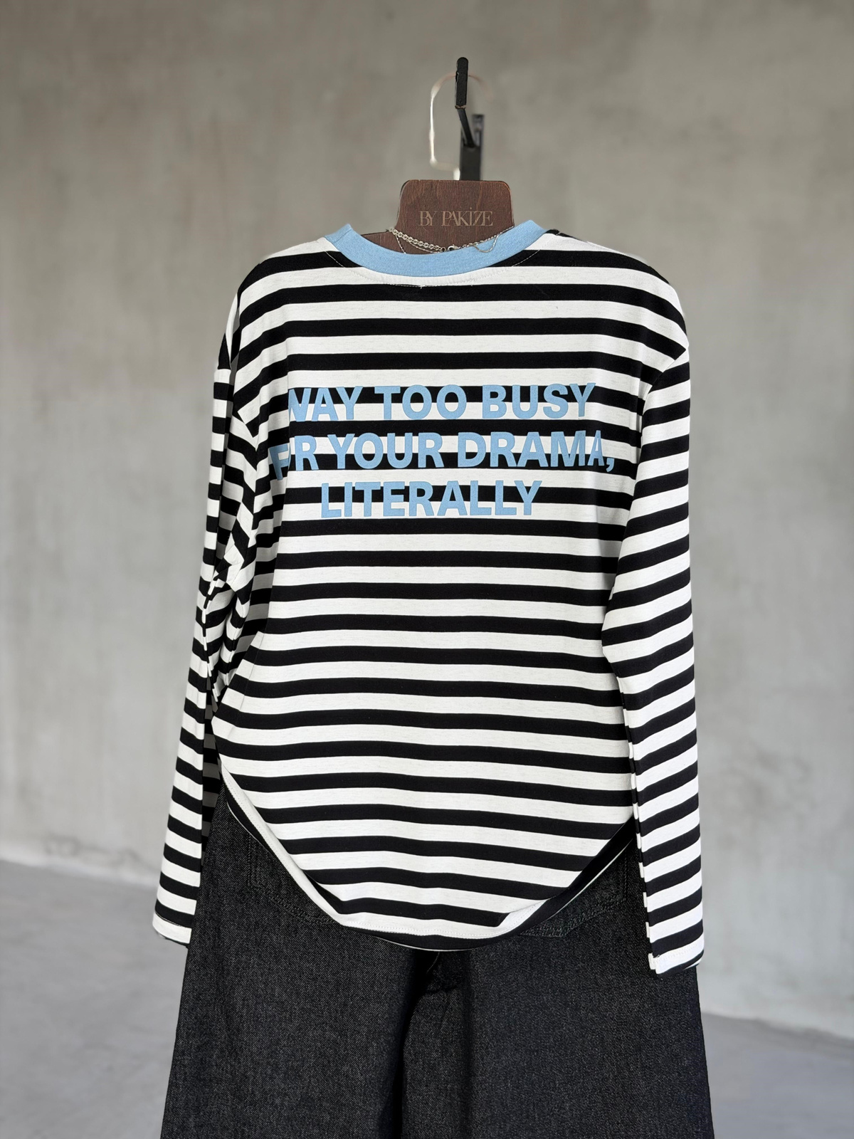 Literally Sırt Slogan Baskılı Çizgili Sweatshirt(Siyah-Beyaz)