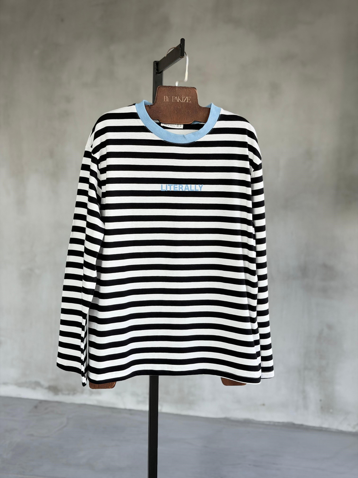 Literally Sırt Slogan Baskılı Çizgili Sweatshirt(Siyah-Beyaz)
