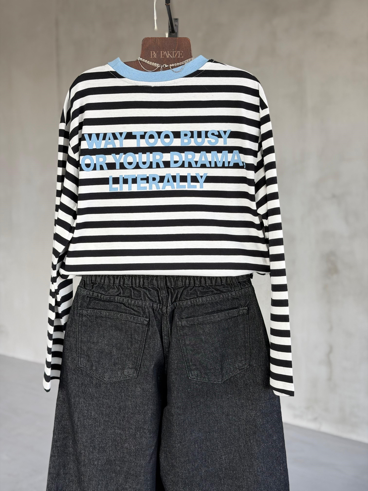 Literally Sırt Slogan Baskılı Çizgili Sweatshirt(Siyah-Beyaz)