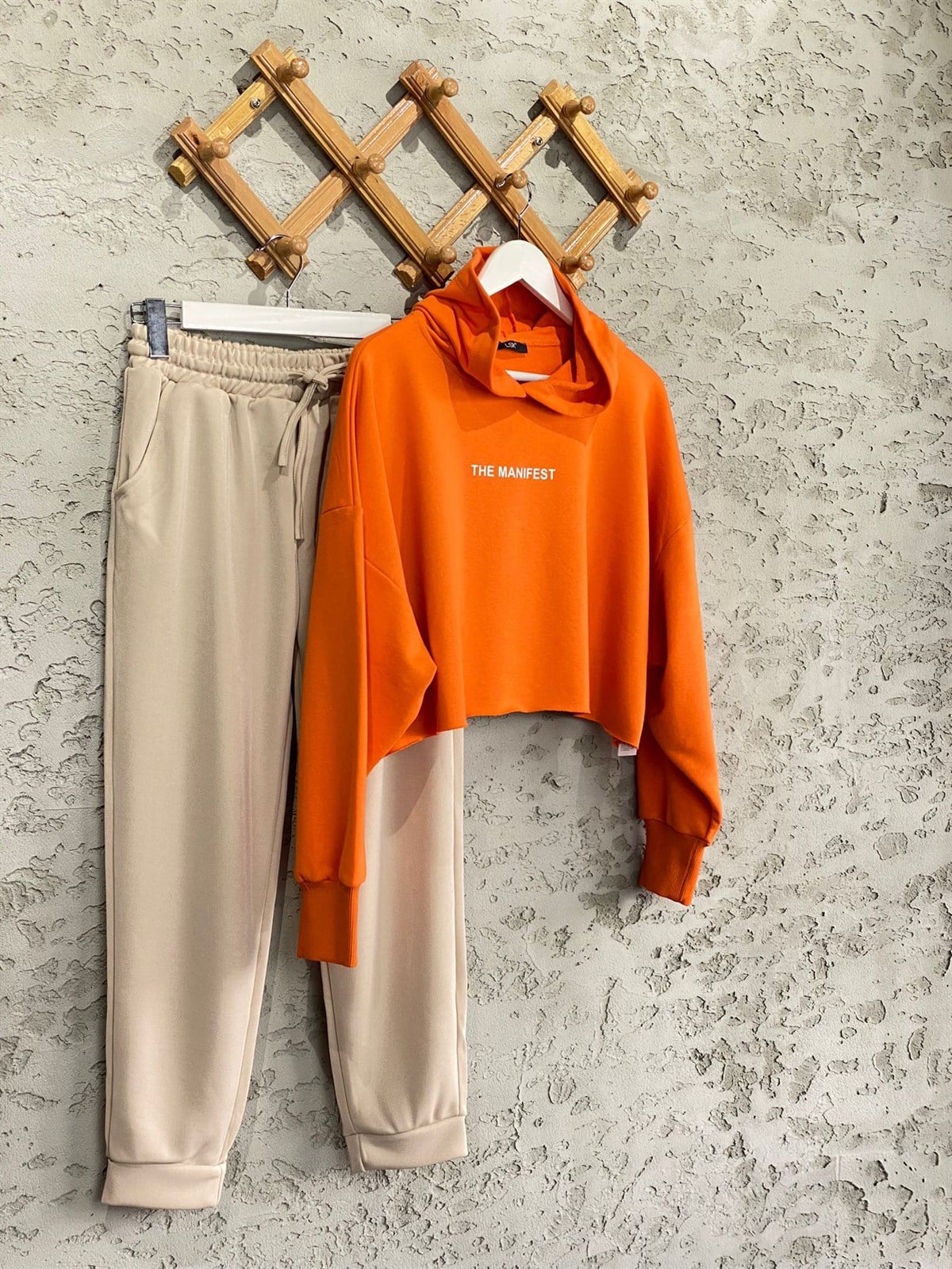 MANİFEST CROP KESİM HOODİE (ORANJ)