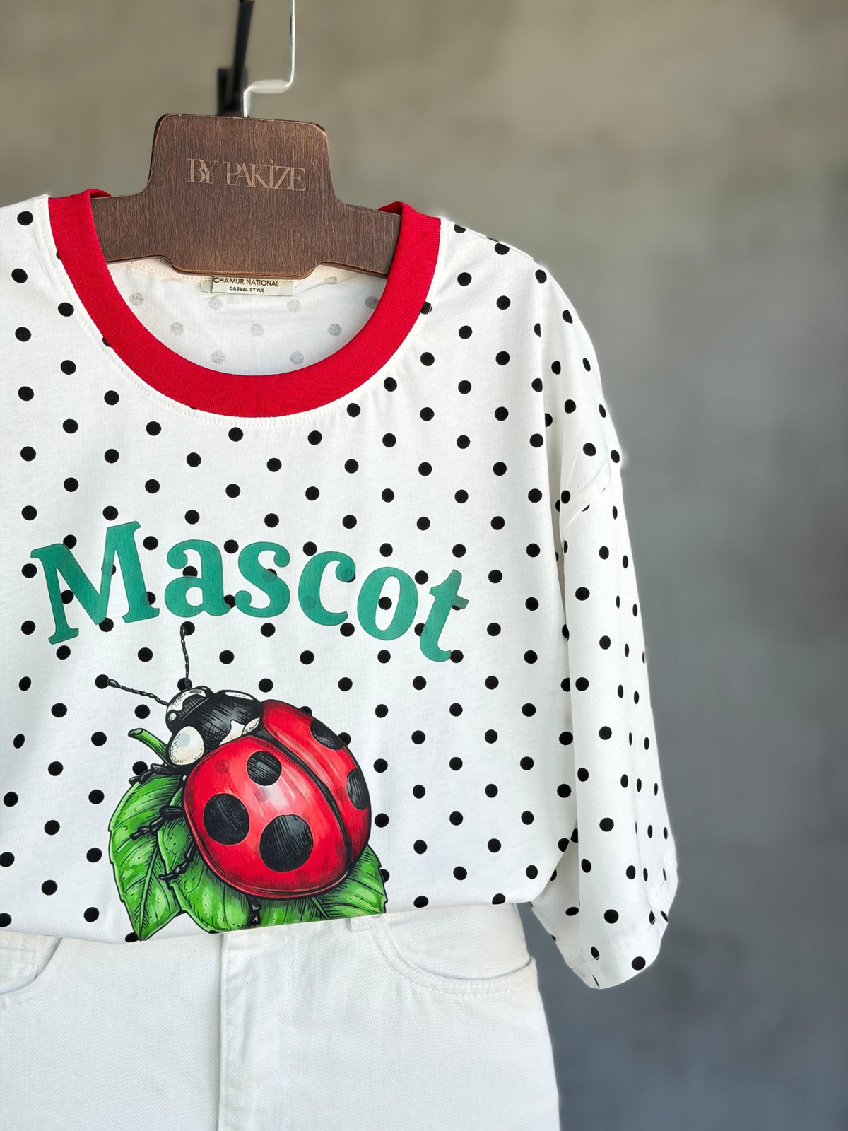 Mascot Baskılı Puantiye Oversize Tasarım Tshirt (Beyaz)